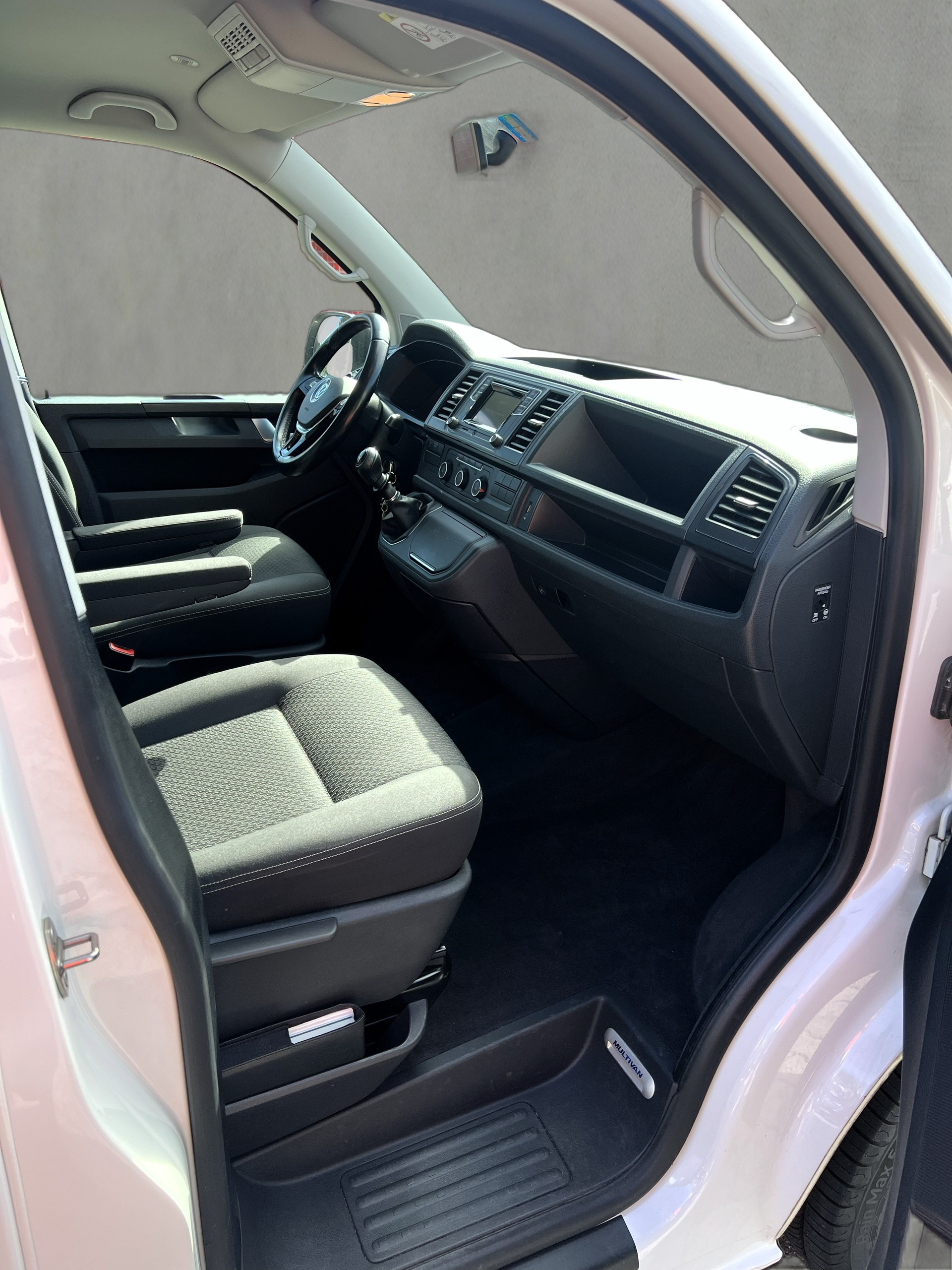VW T6 Multivan 2.0 TDI Trendline-image-12