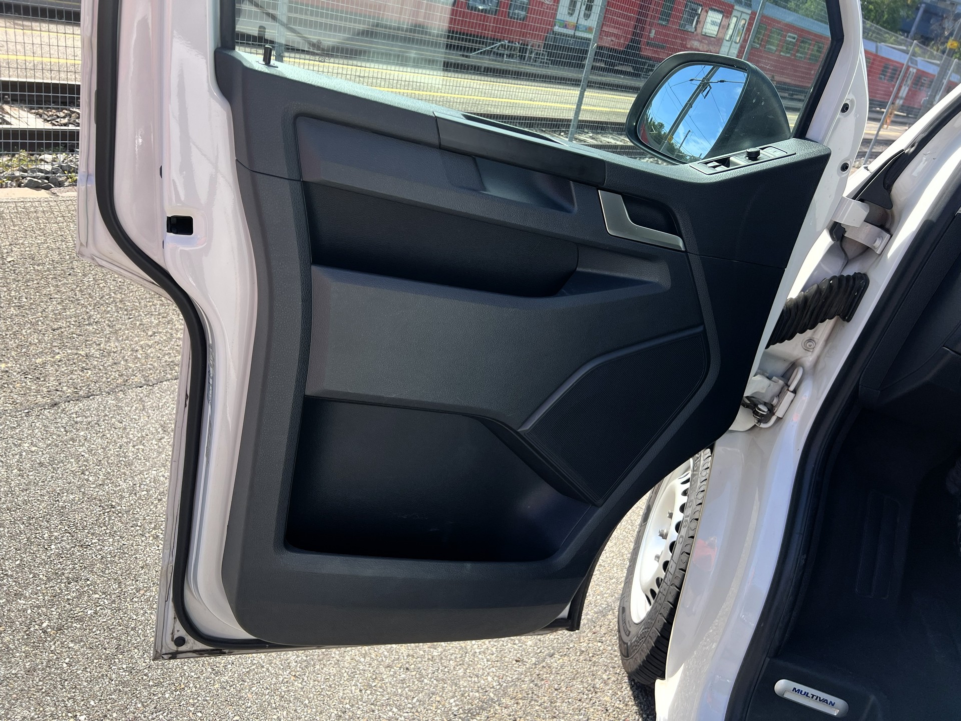 VW T6 Multivan 2.0 TDI Trendline-image-17