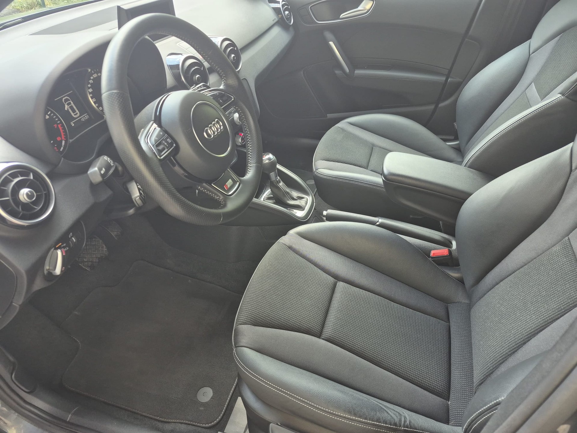 AUDI A1 Sportback Sport 1.4 TFSI Ambition S-tronic-image-6