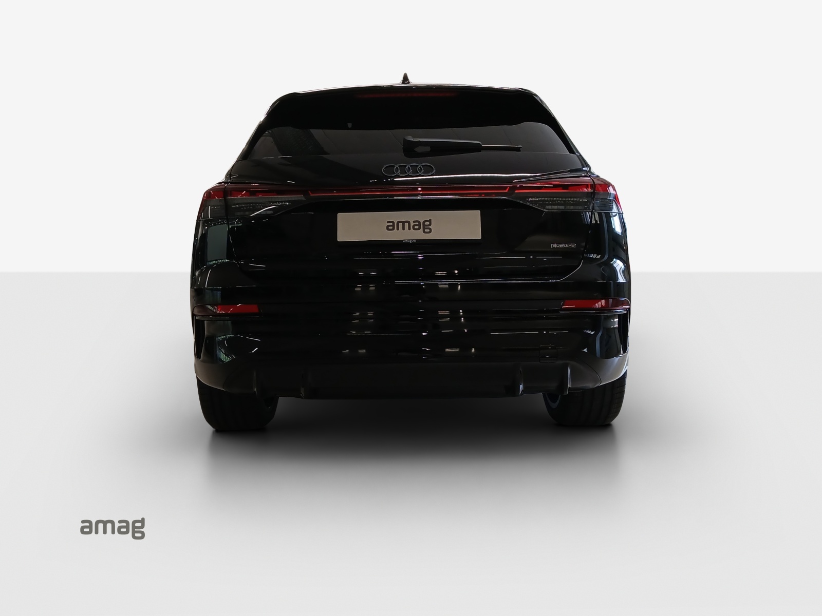 AUDI Q4 e-tron SUV quattro performance-showroom-element-3