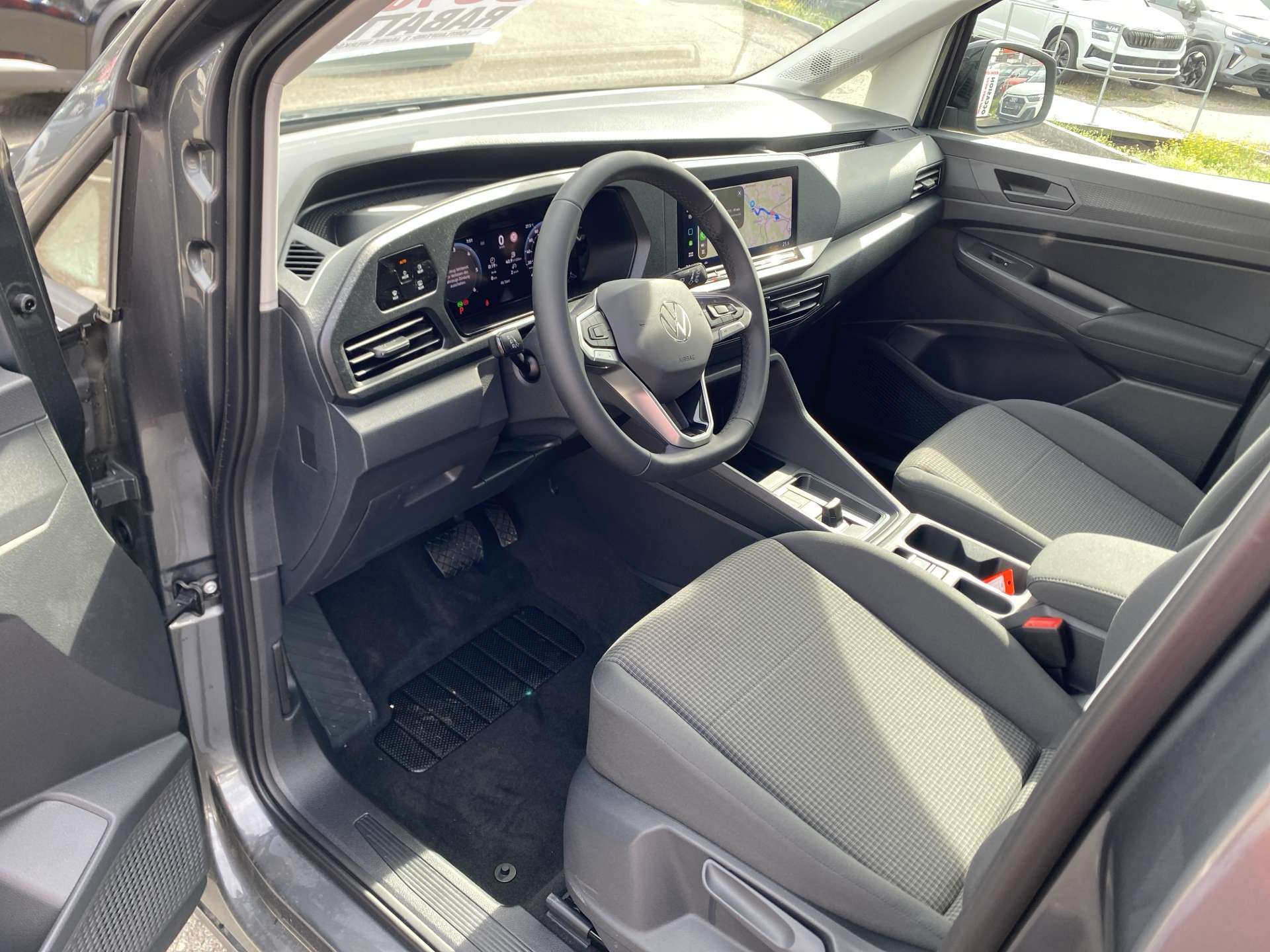 VW Caddy 2.0 TDi Origin DSG-Automat-image-2