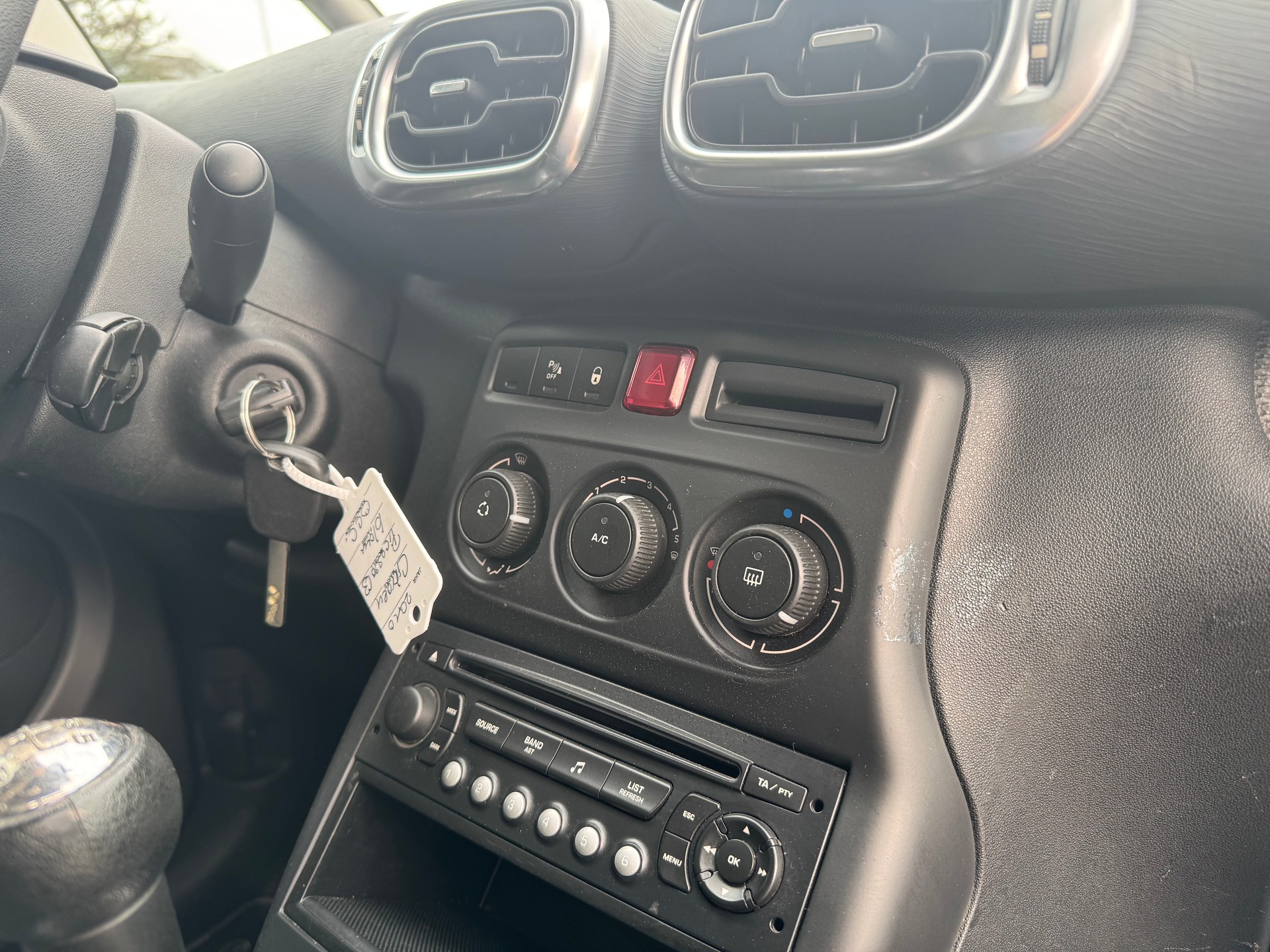 CITROEN C3 Picasso 1.6i 16V Chic (SX)-image-9