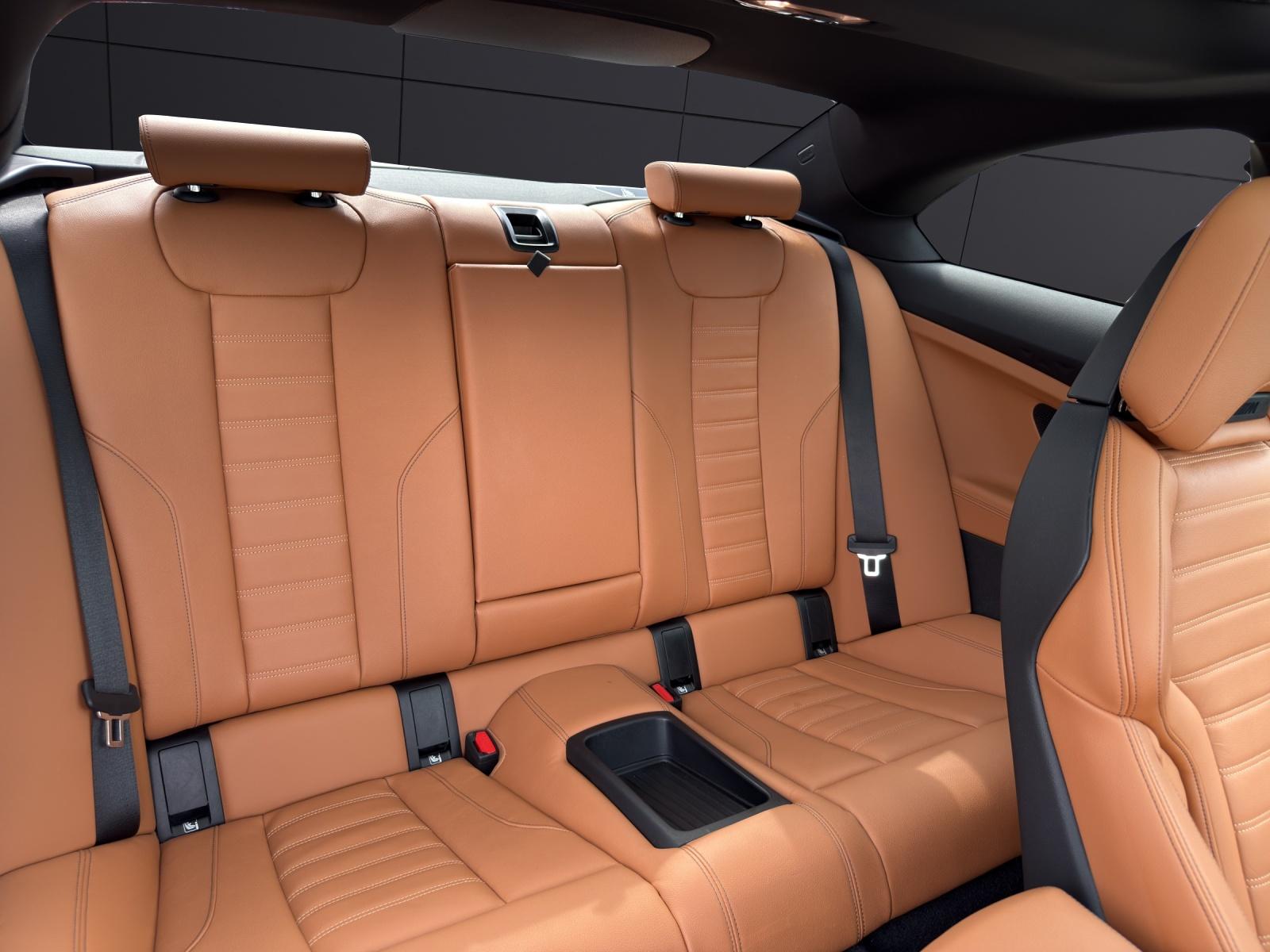BMW M240i xDrive Coupé-image-11