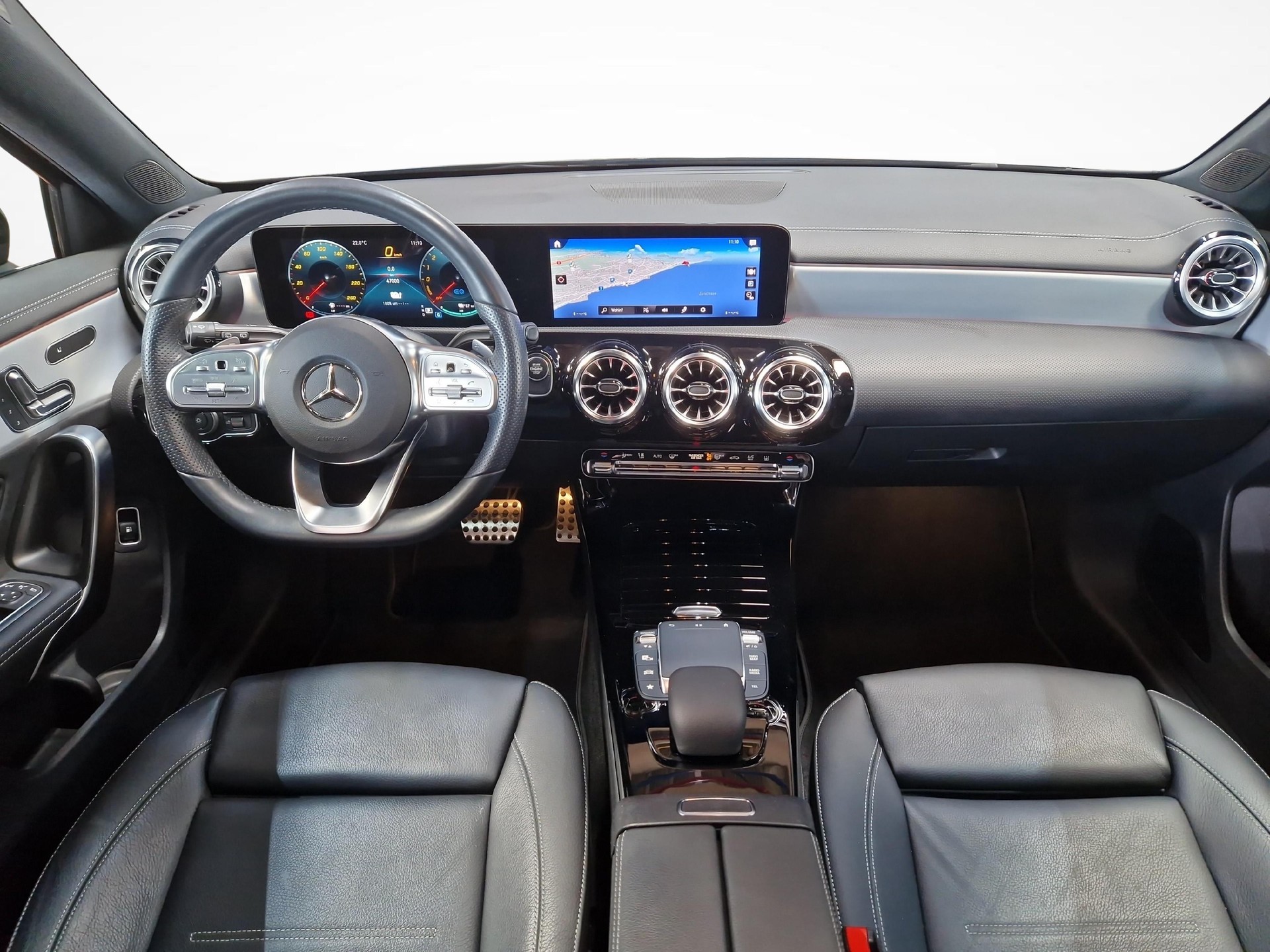 MERCEDES-BENZ A 250 e AMG Line-image-5