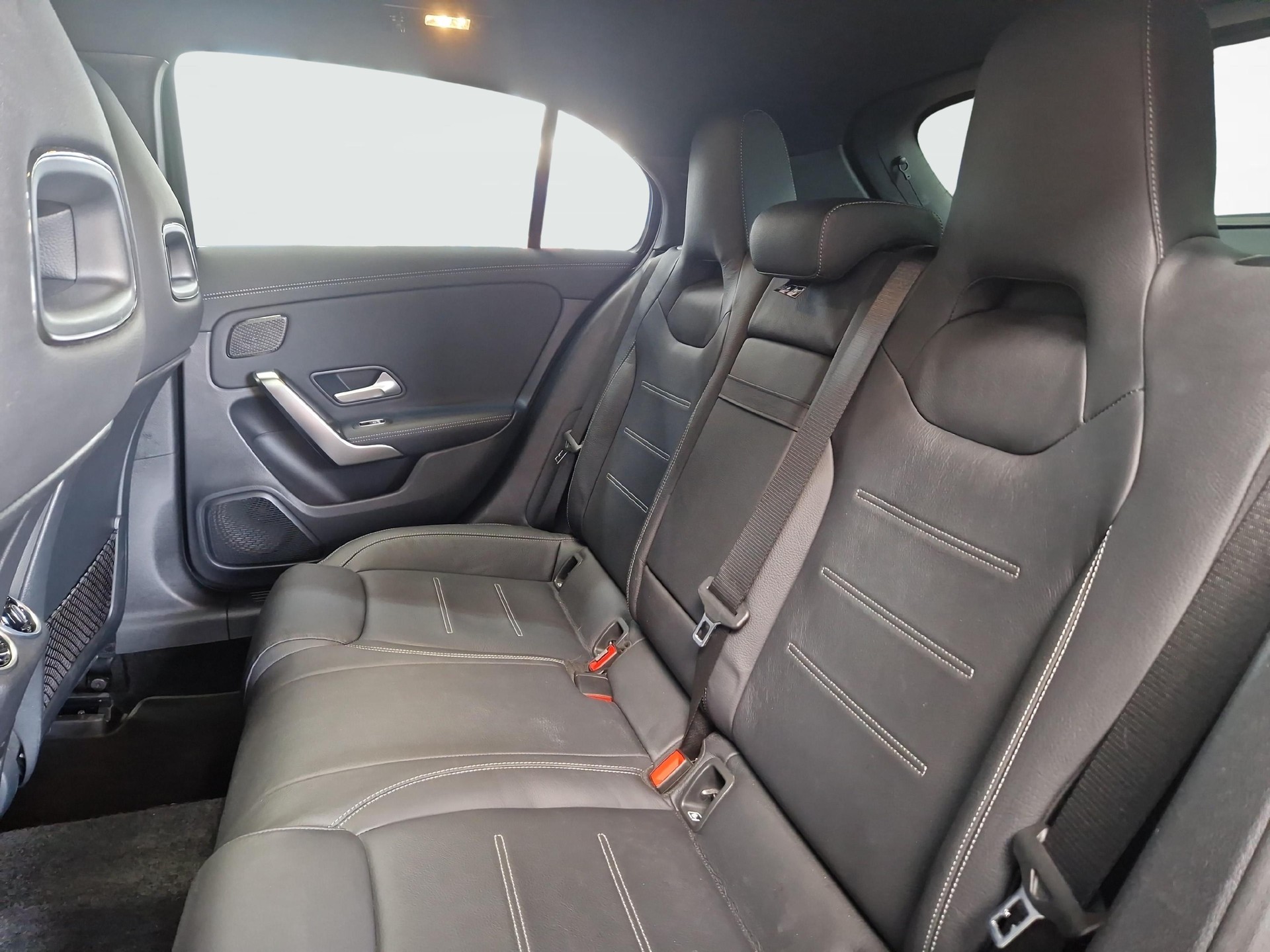 MERCEDES-BENZ A 250 e AMG Line-image-8