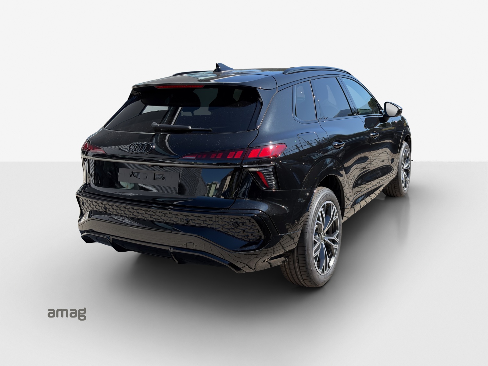 AUDI Q3 SUV 110 kW TFSI S tronic-image-4