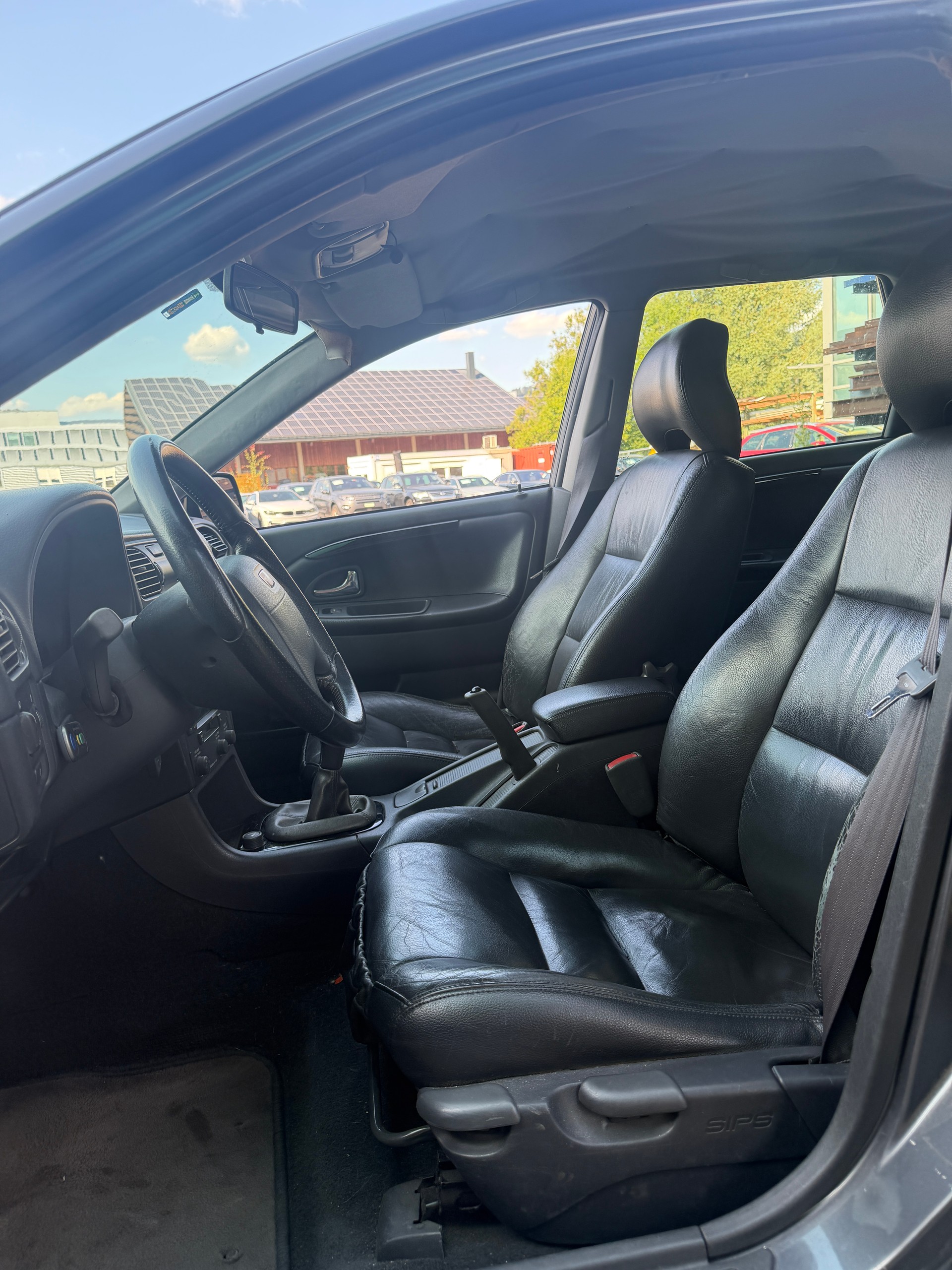 VOLVO V40 T4-image-8