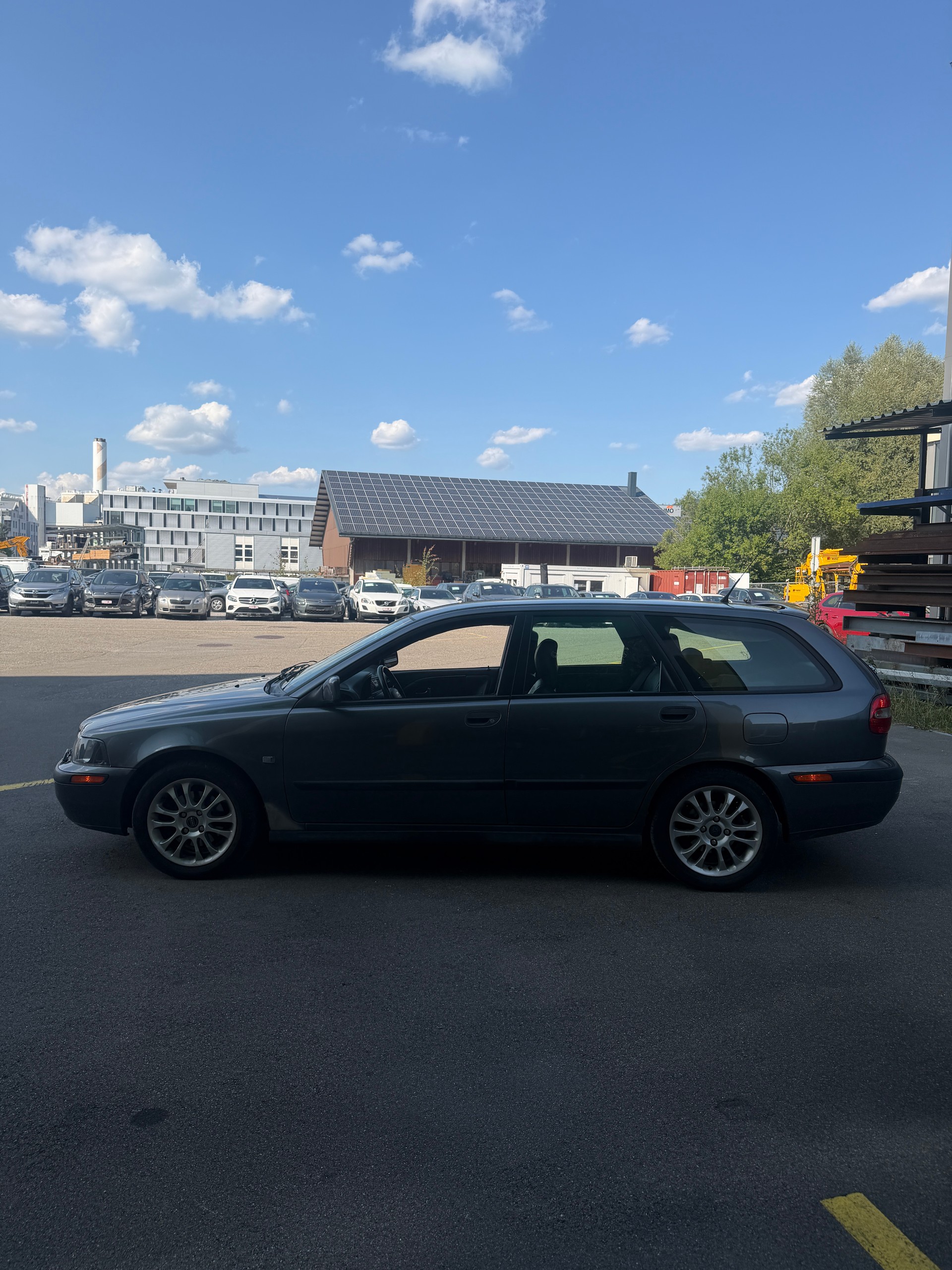 VOLVO V40 T4-image-3