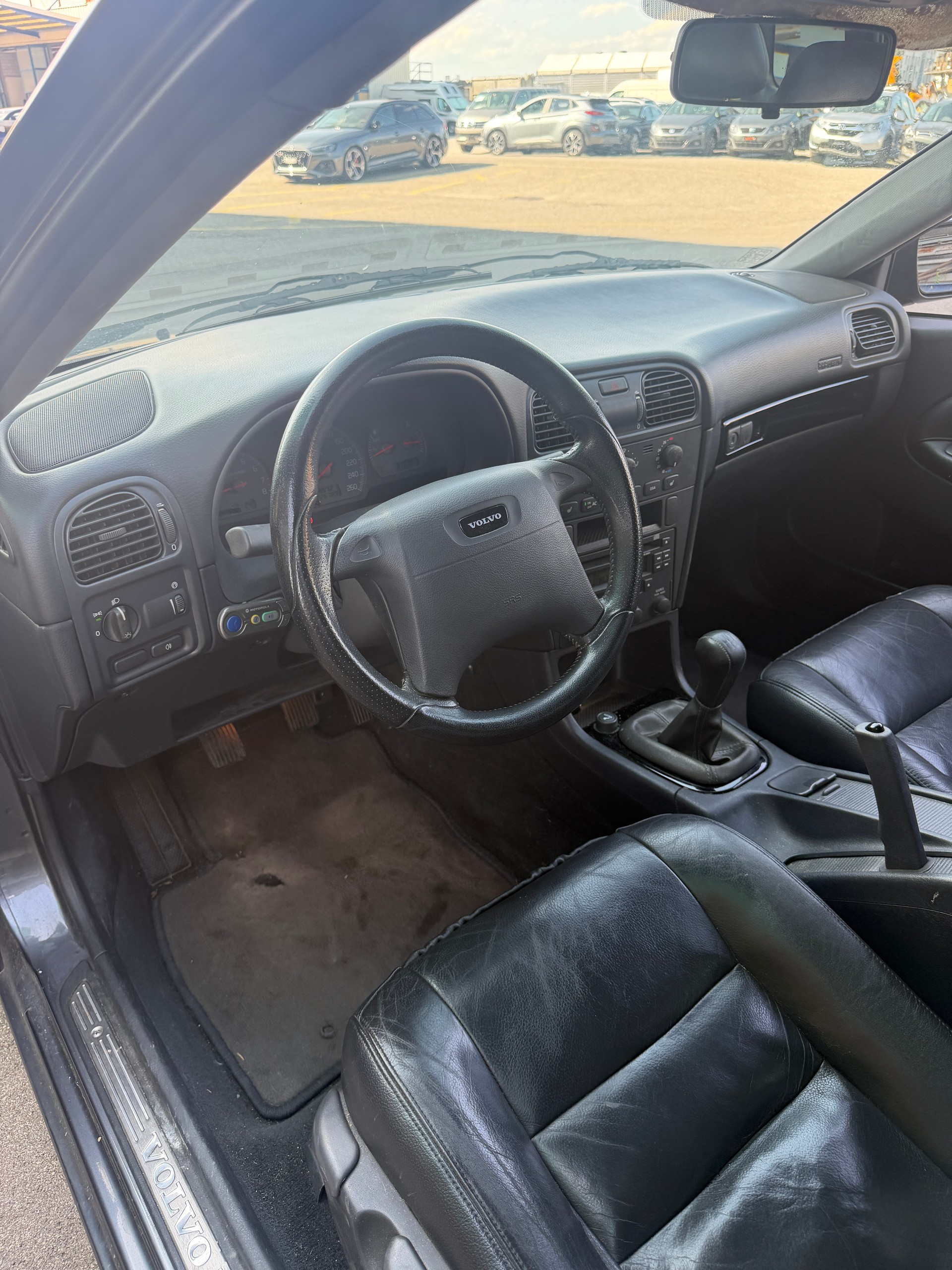 VOLVO V40 T4-image-10