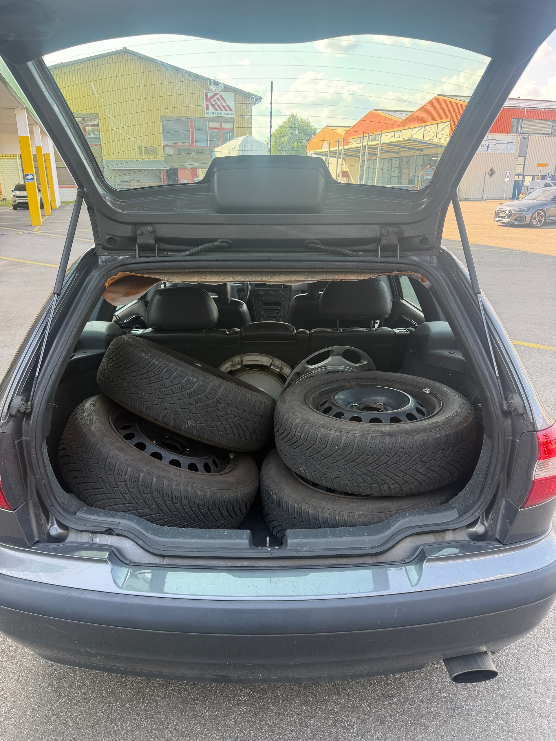 VOLVO V40 T4-image-15
