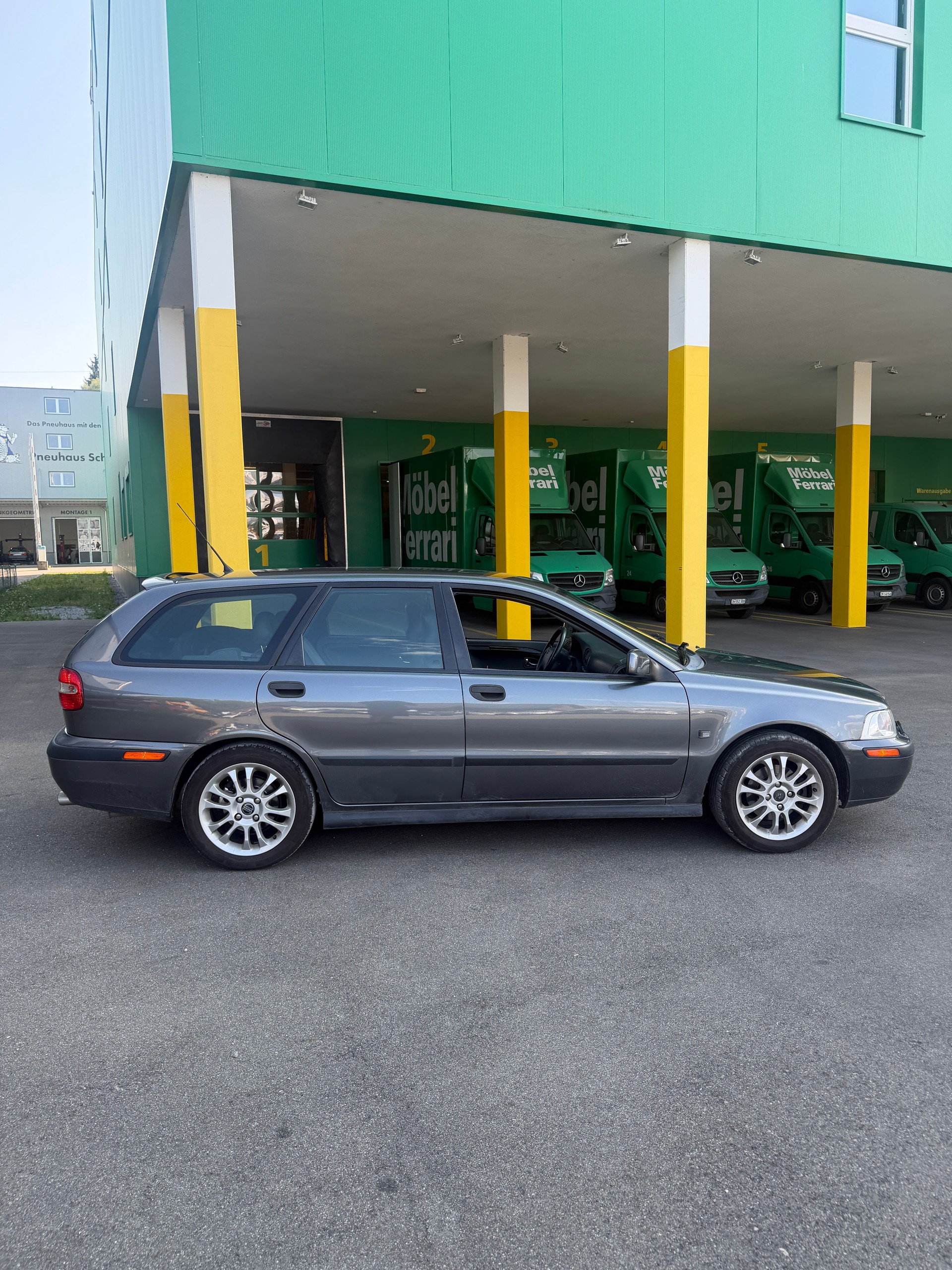 VOLVO V40 T4-image-7
