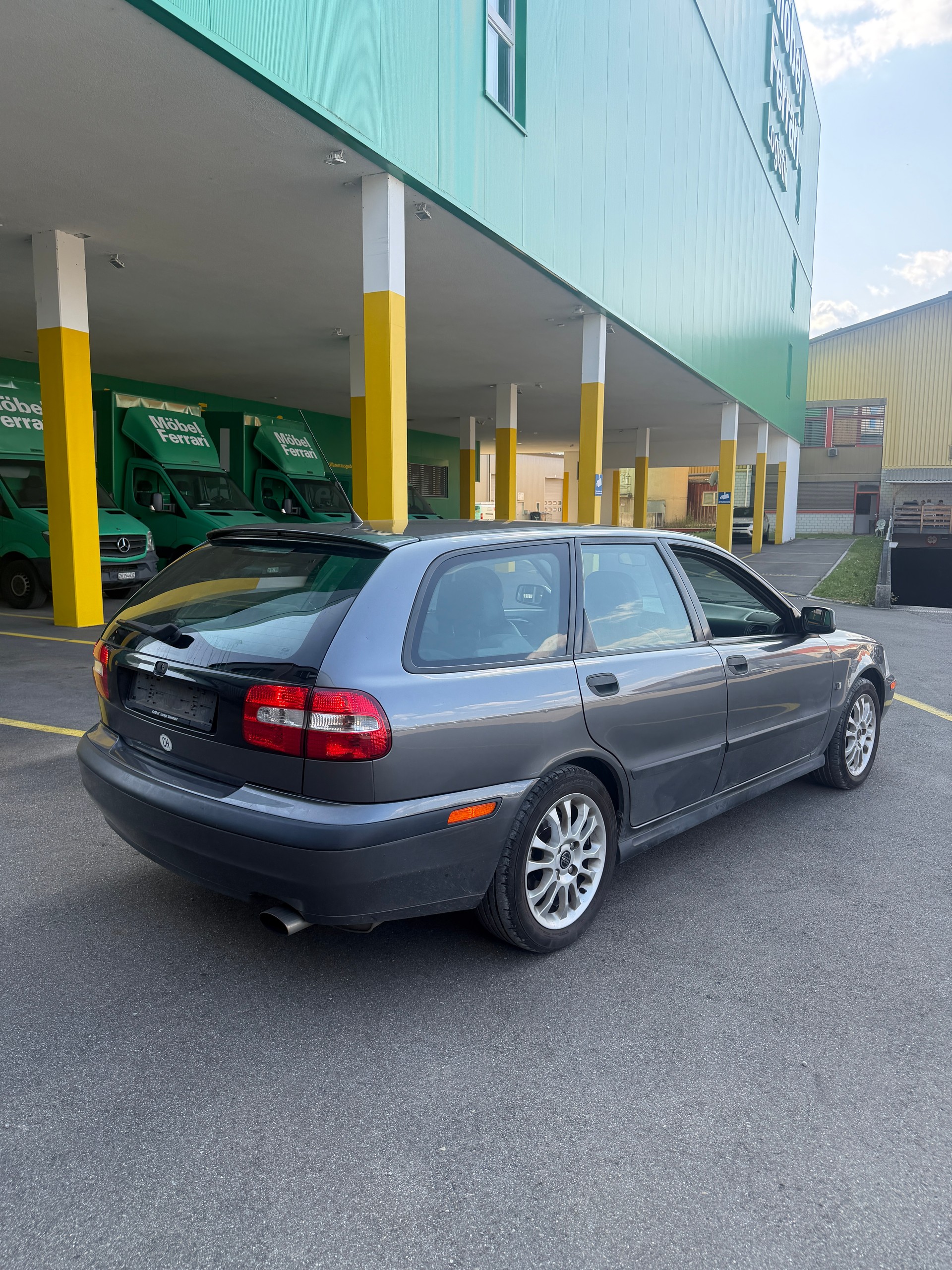 VOLVO V40 T4-image-6