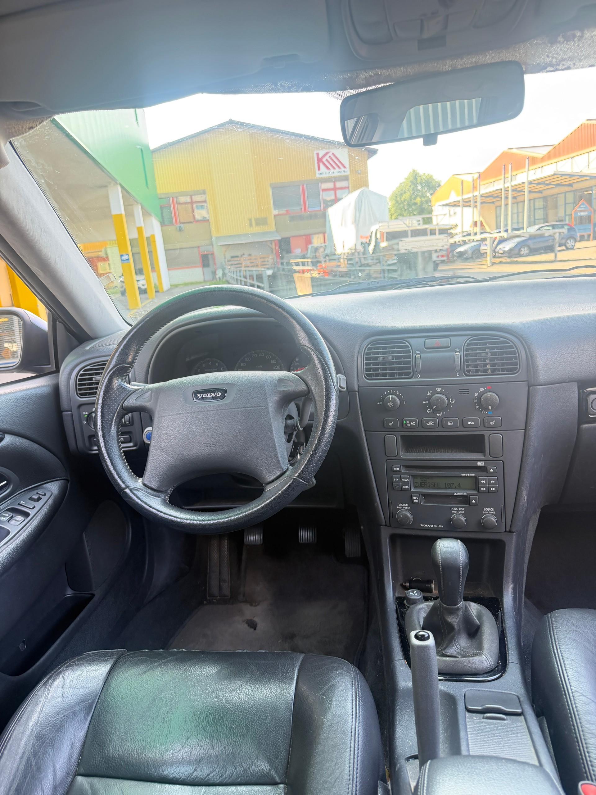 VOLVO V40 T4-image-9