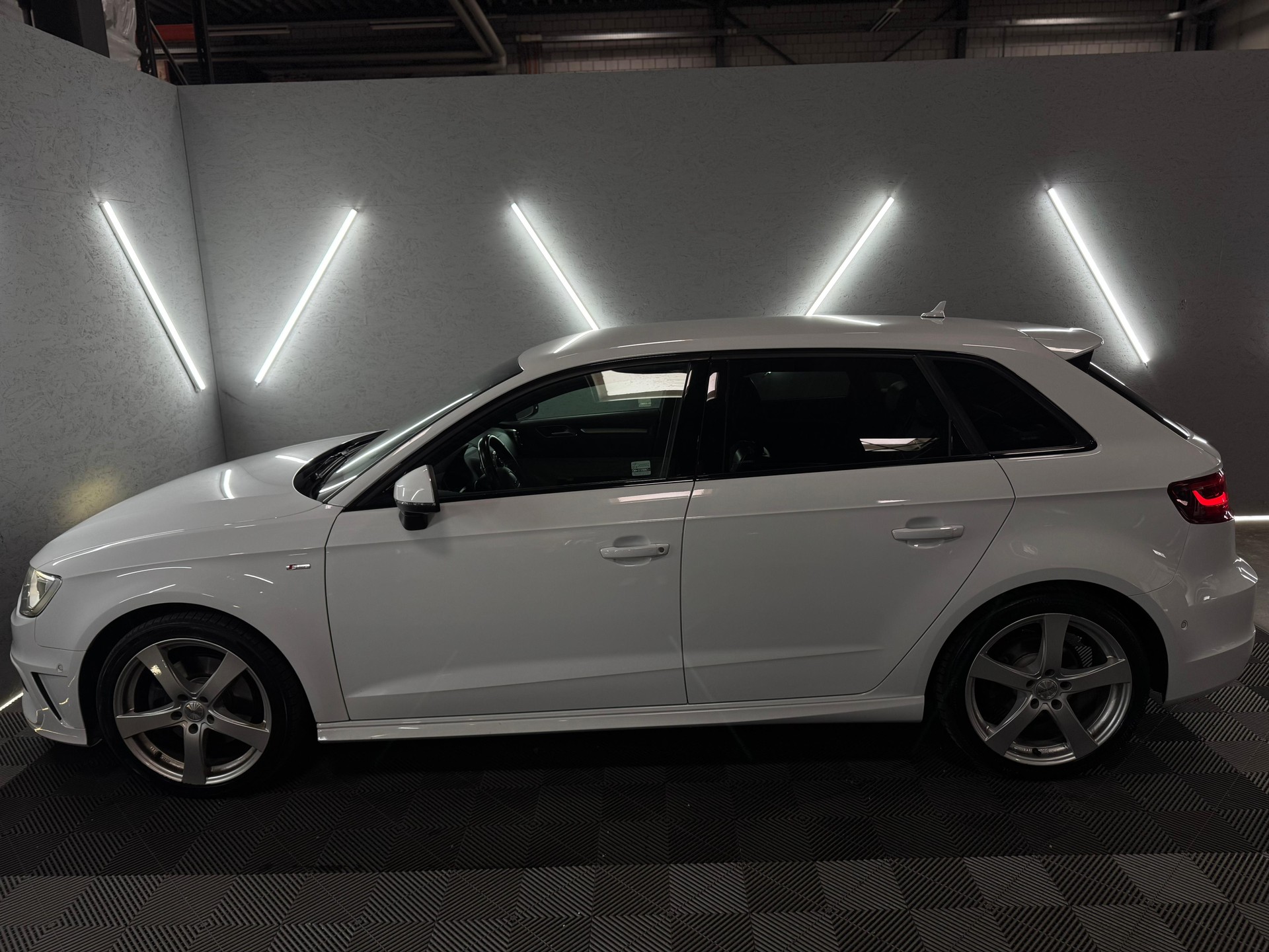 AUDI A3 Sportback 2.0 TDI Ambition quattro S-tronic-image-3