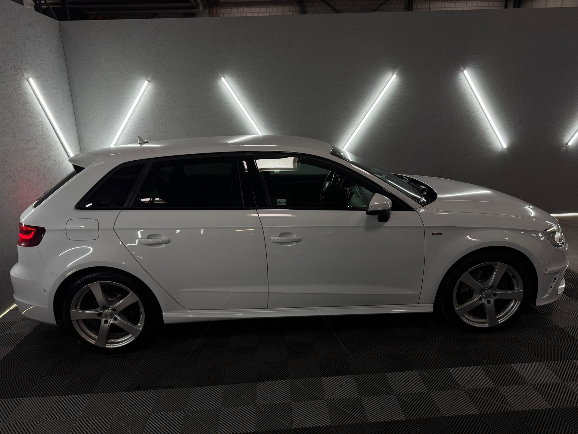 AUDI A3 Sportback 2.0 TDI Ambition quattro S-tronic-image-2