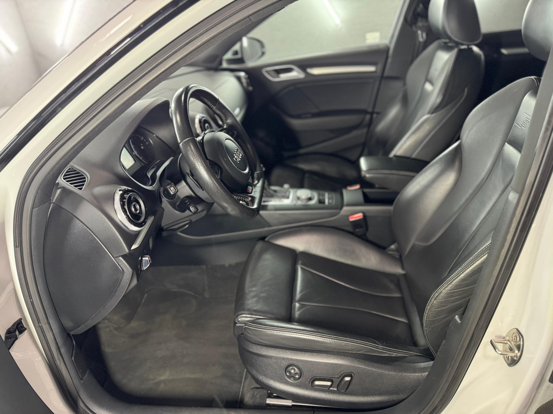 AUDI A3 Sportback 2.0 TDI Ambition quattro S-tronic-image-6