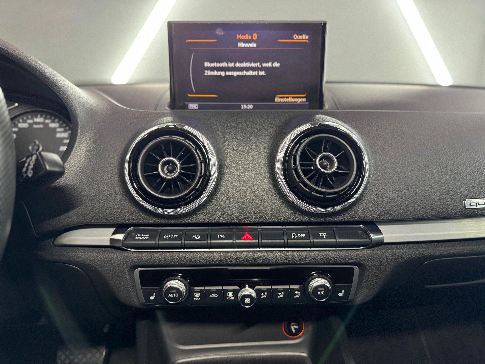 AUDI A3 Sportback 2.0 TDI Ambition quattro S-tronic-image-11