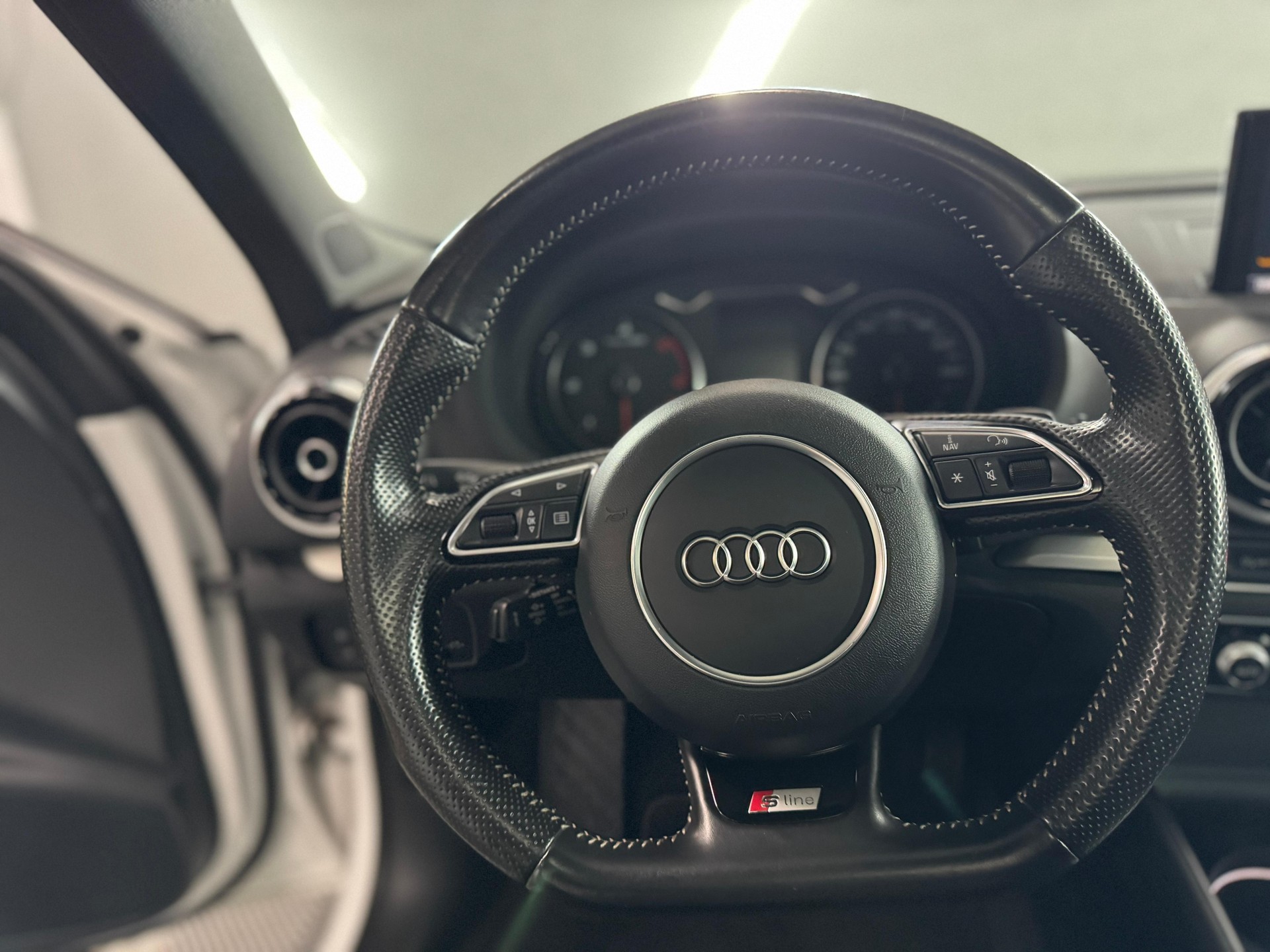 AUDI A3 Sportback 2.0 TDI Ambition quattro S-tronic-image-10