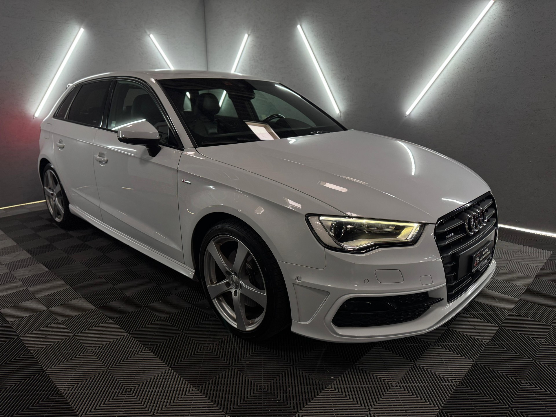 AUDI A3 Sportback 2.0 TDI Ambition quattro S-tronic-image-0