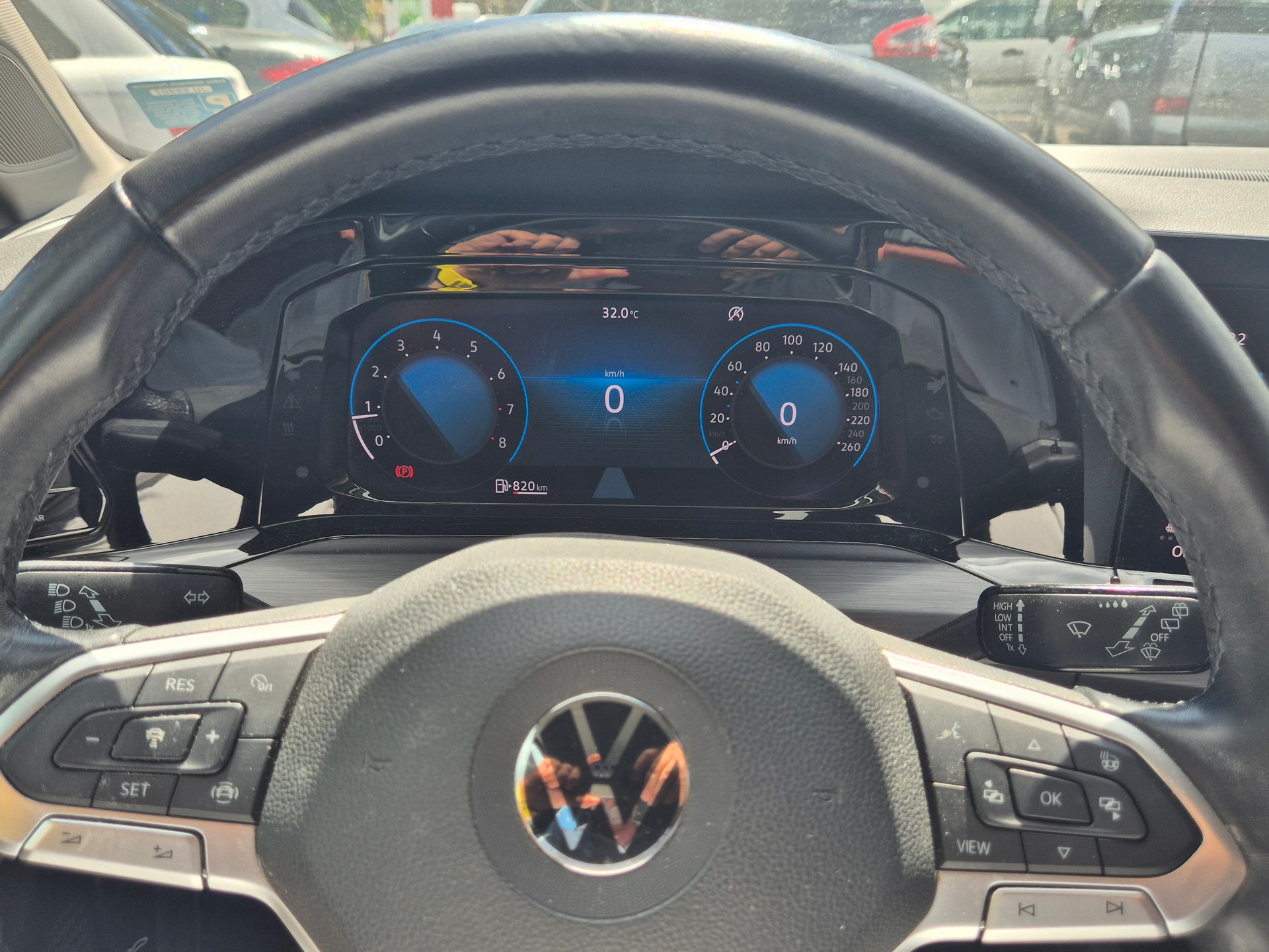 VW Golf 1.5 TSI ACT First Edition-image-12