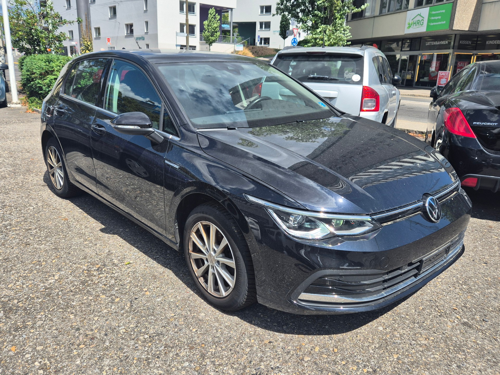 VW Golf 1.5 TSI ACT First Edition-image-2