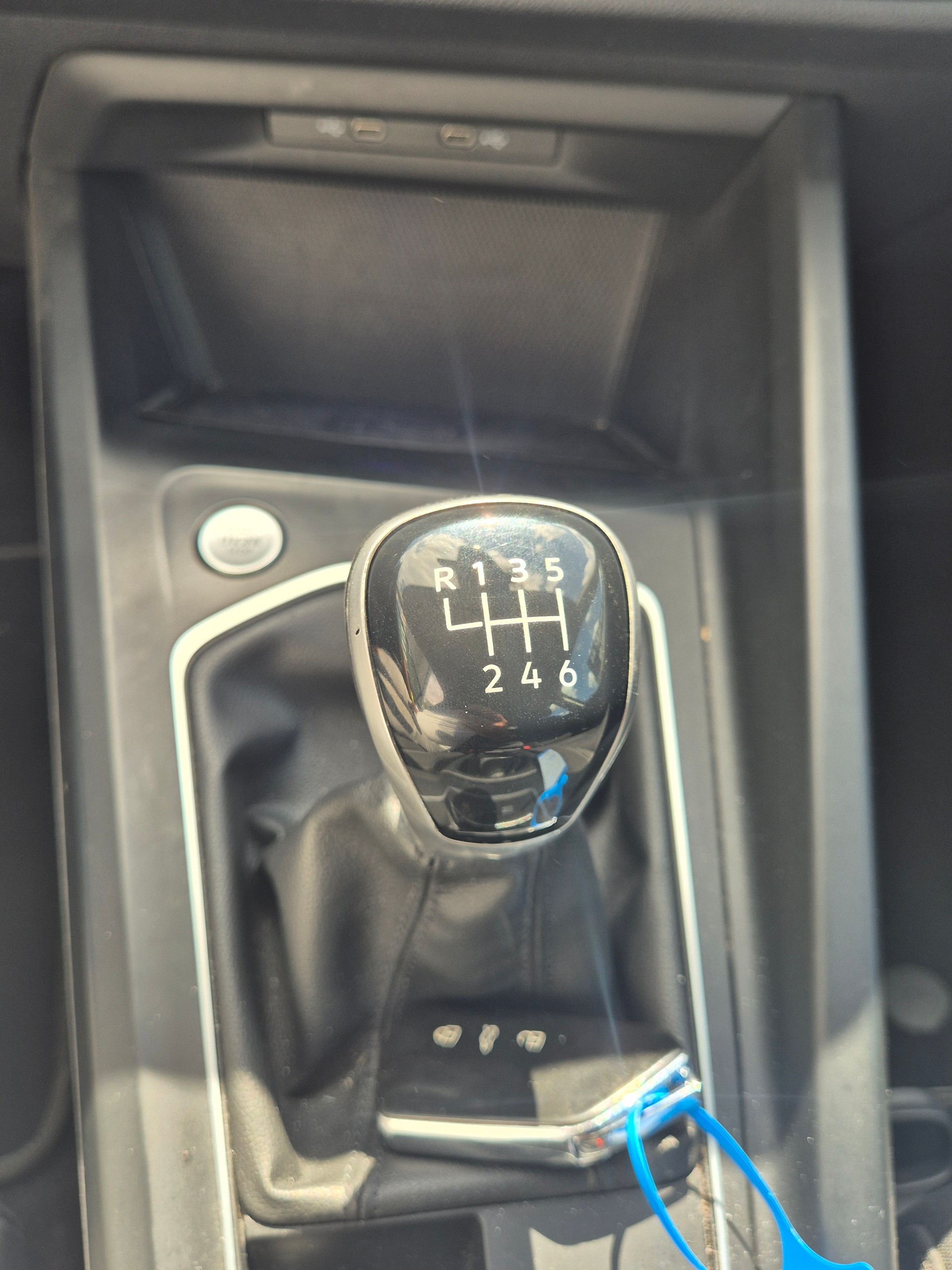 VW Golf 1.5 TSI ACT First Edition-image-10