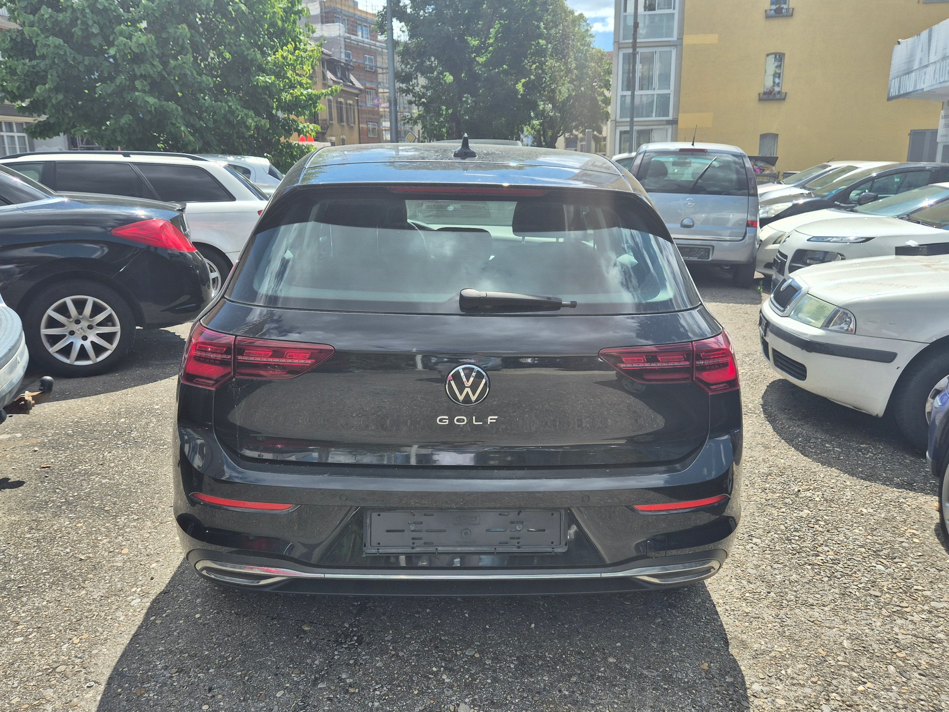 VW Golf 1.5 TSI ACT First Edition-image-4