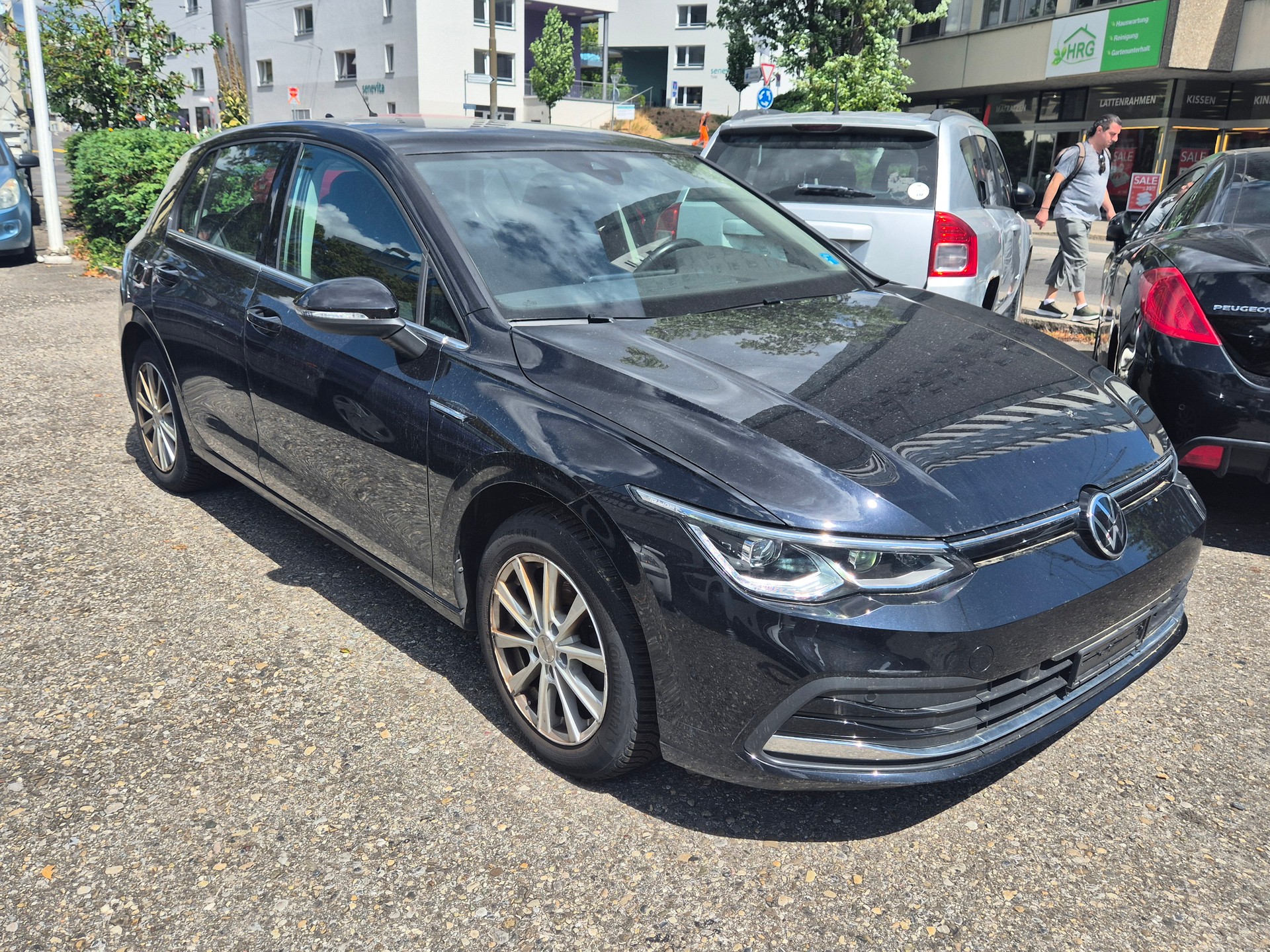 VW Golf 1.5 TSI ACT First Edition-image-1