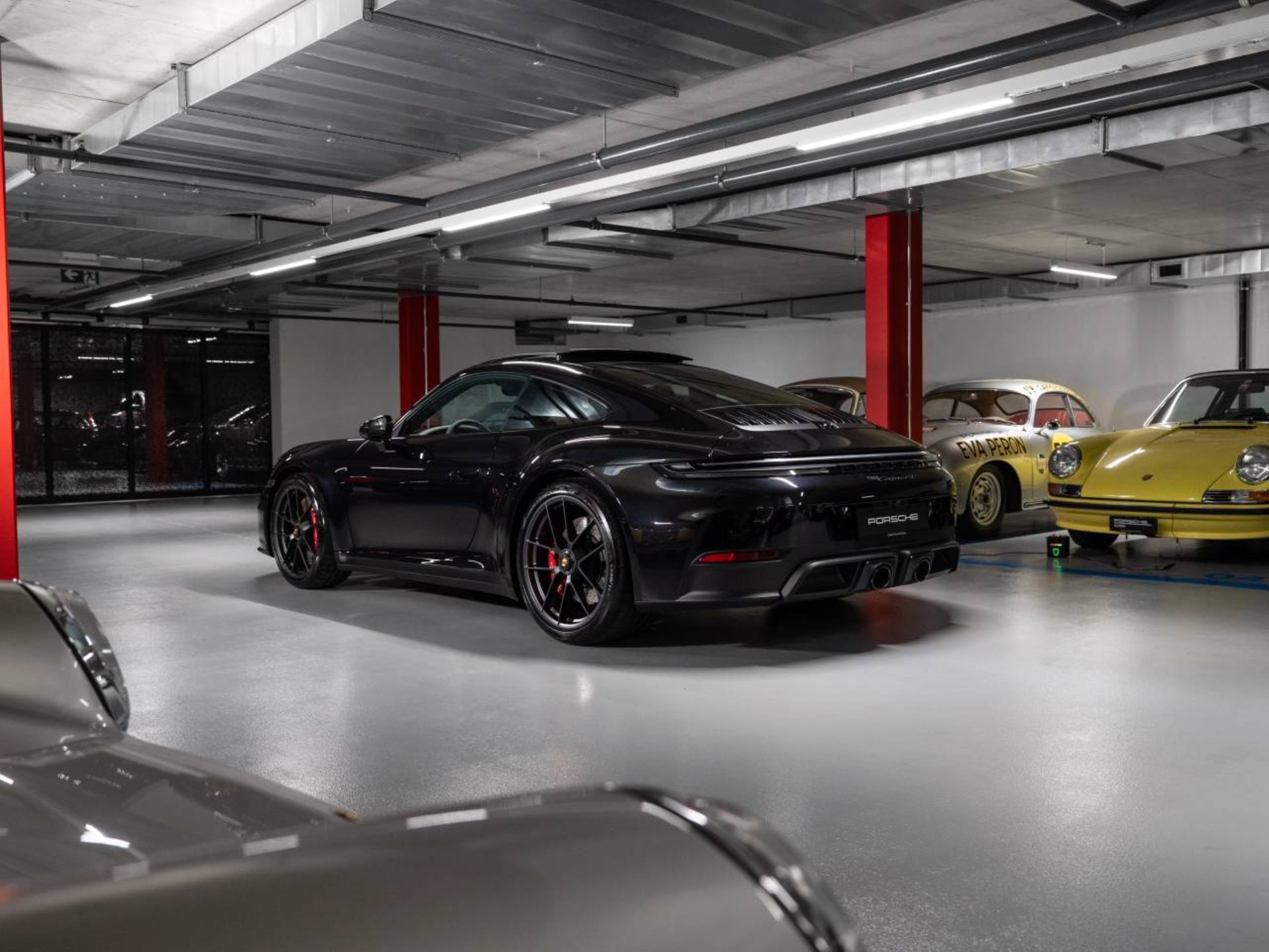 PORSCHE 911 Carrera GTS-image-2