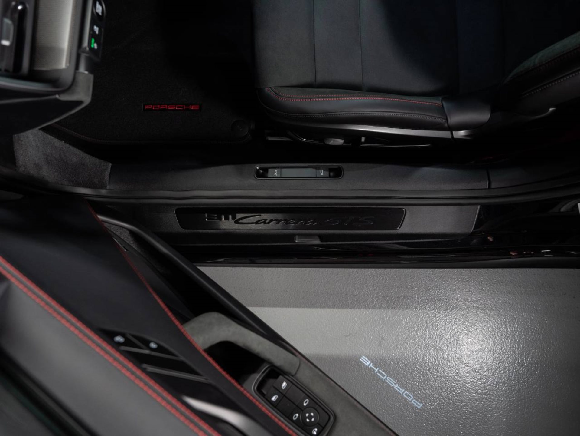 PORSCHE 911 Carrera GTS-image-21