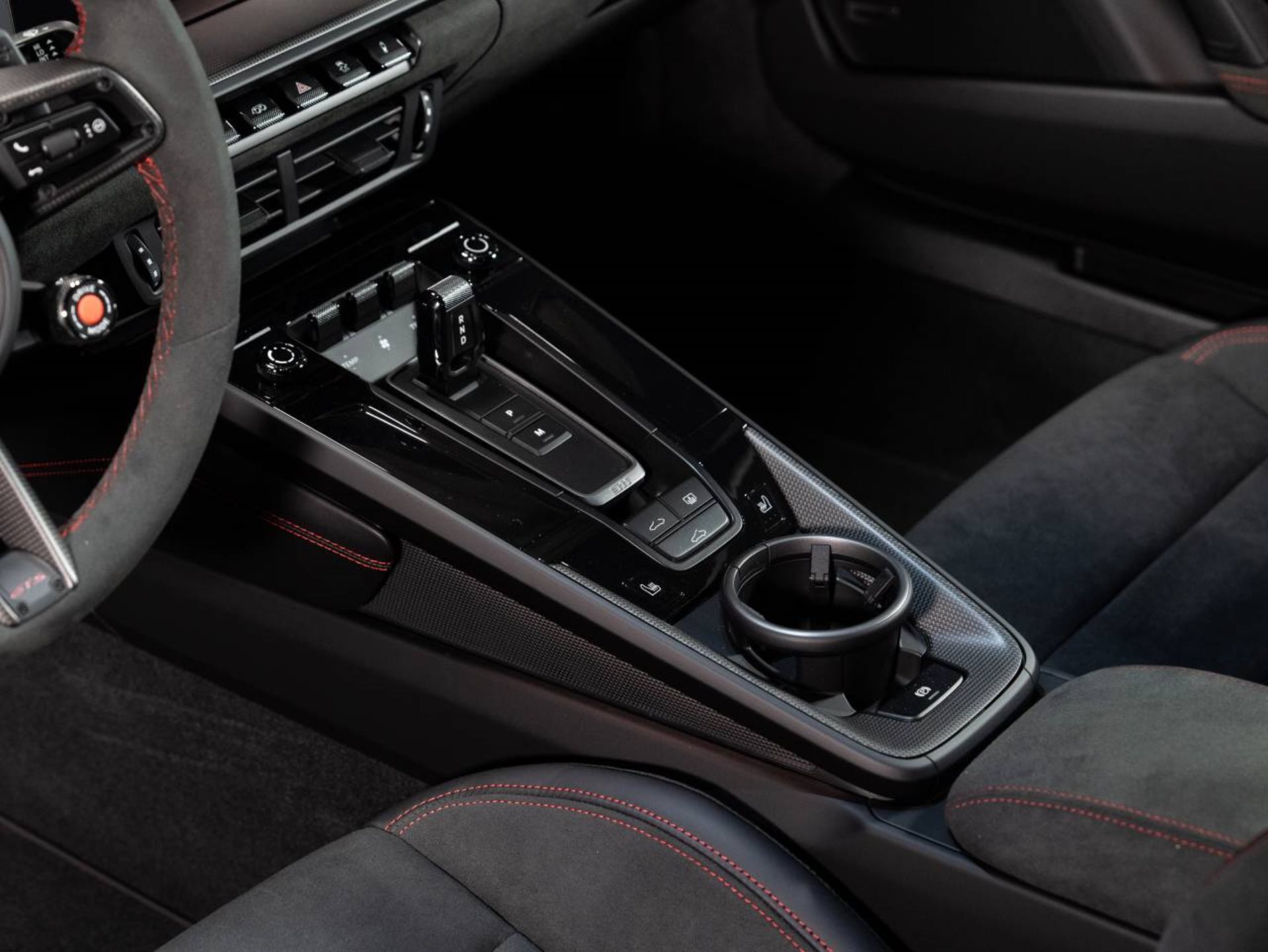 PORSCHE 911 Carrera GTS-image-12