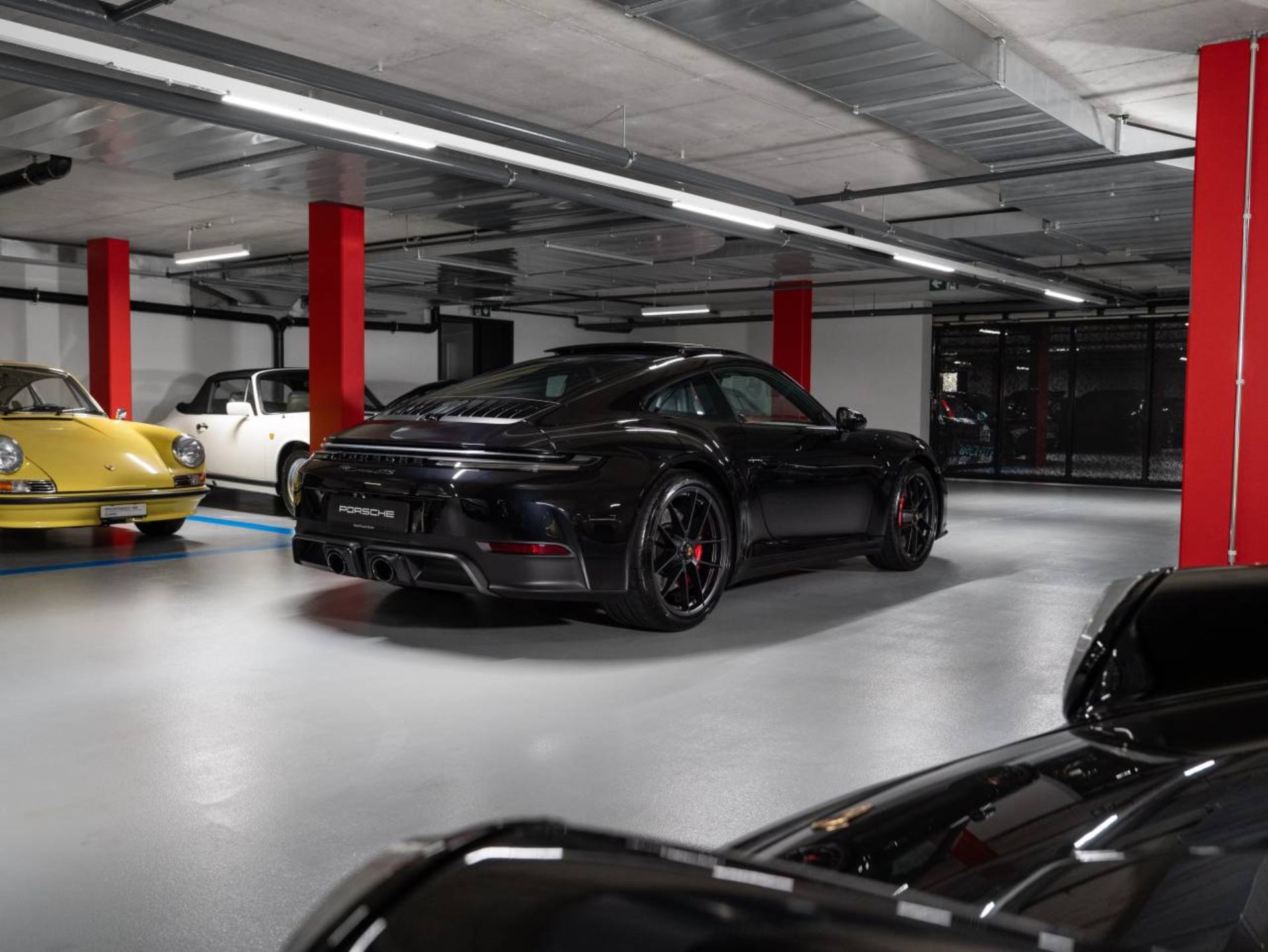 PORSCHE 911 Carrera GTS-image-7