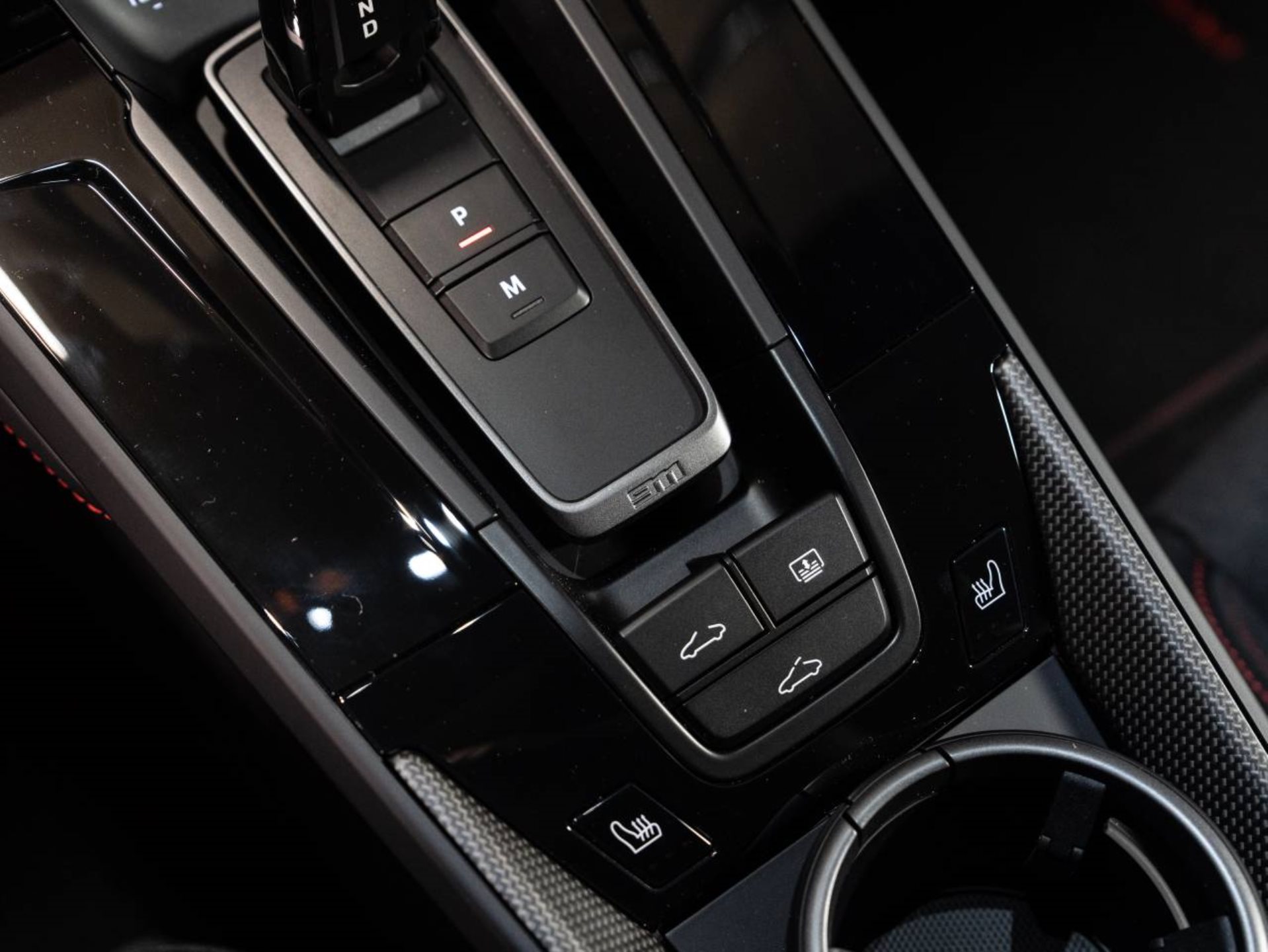 PORSCHE 911 Carrera GTS-image-13