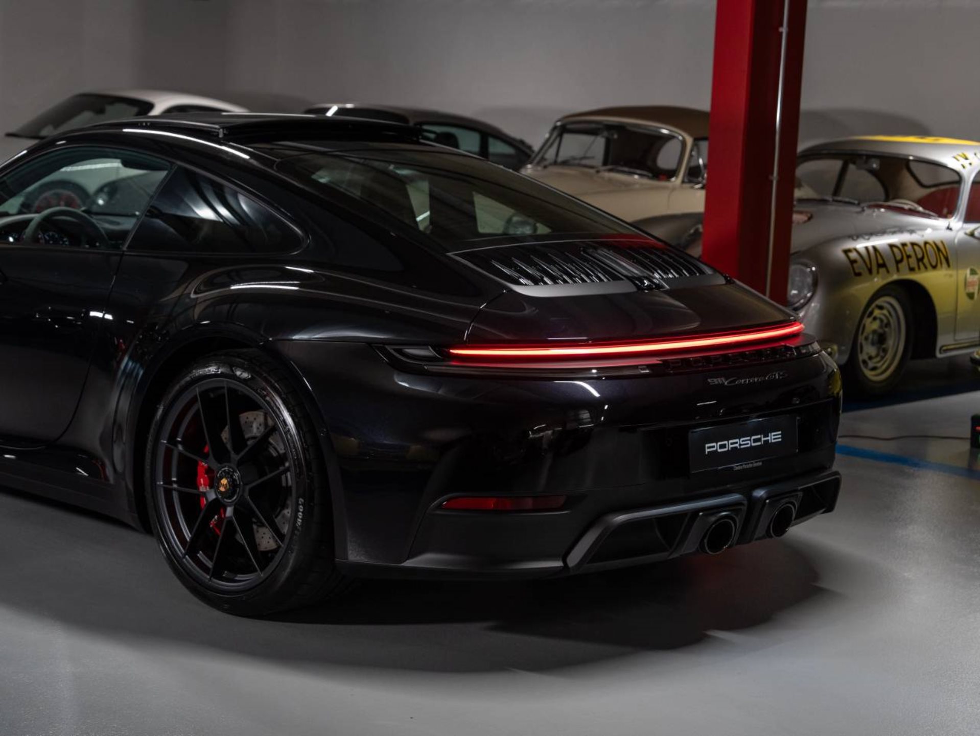 PORSCHE 911 Carrera GTS-image-24