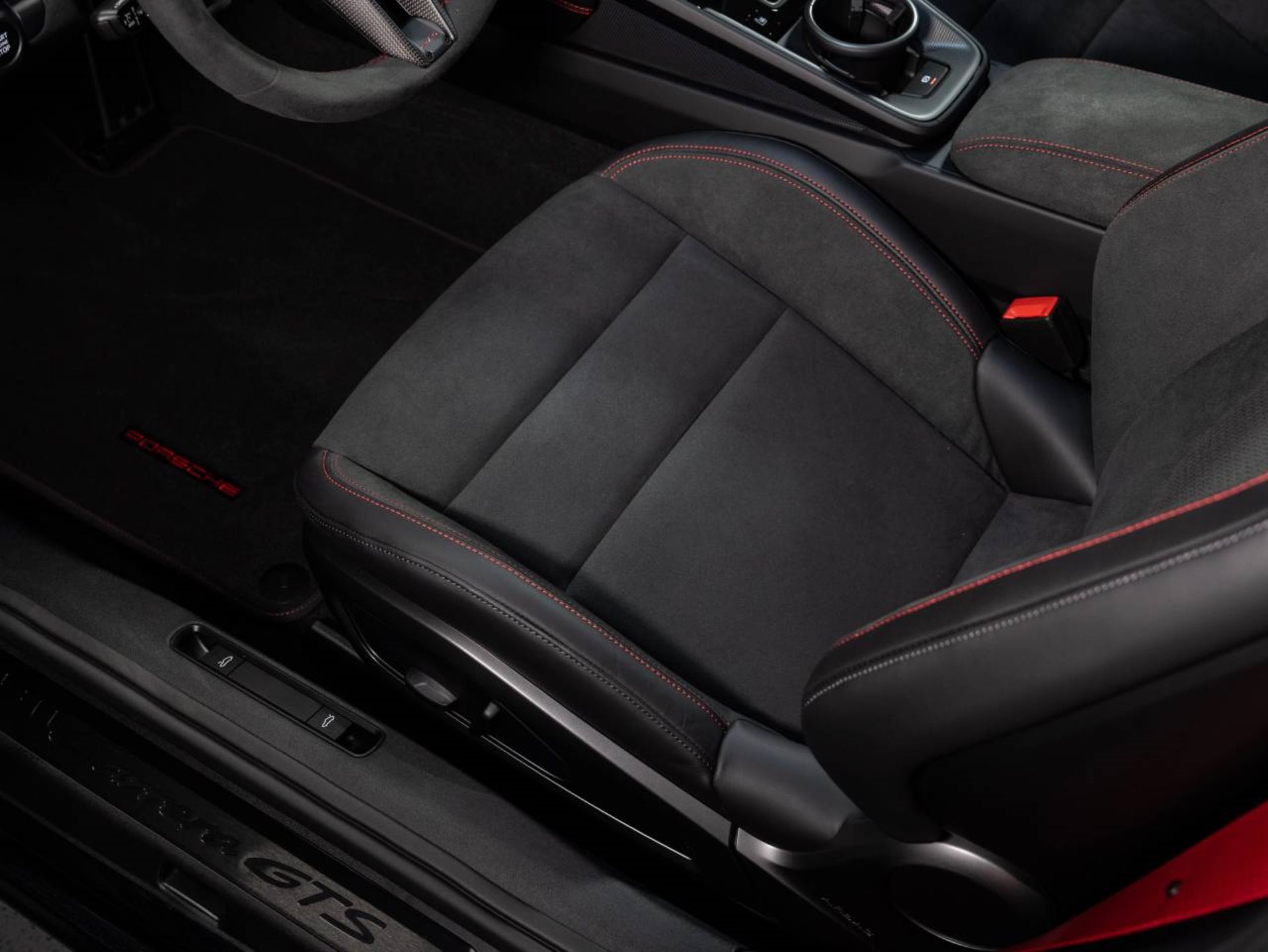 PORSCHE 911 Carrera GTS-image-15