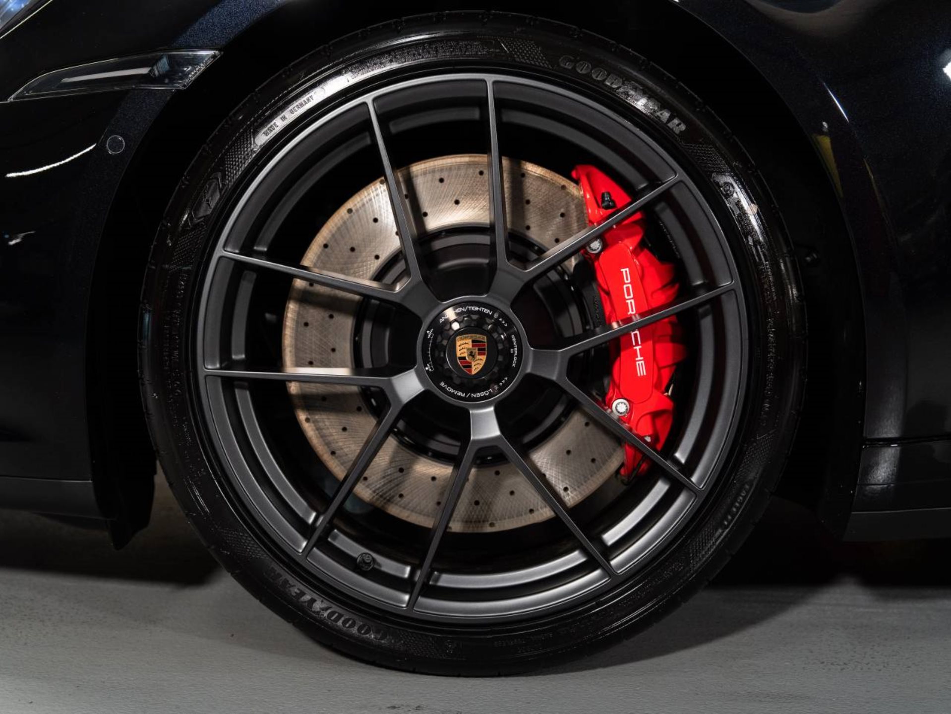 PORSCHE 911 Carrera GTS-image-22