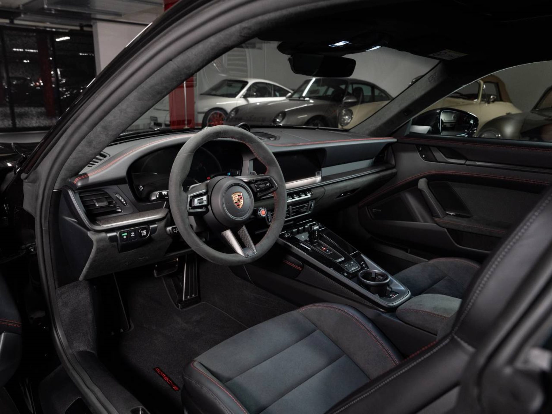 PORSCHE 911 Carrera GTS-image-3