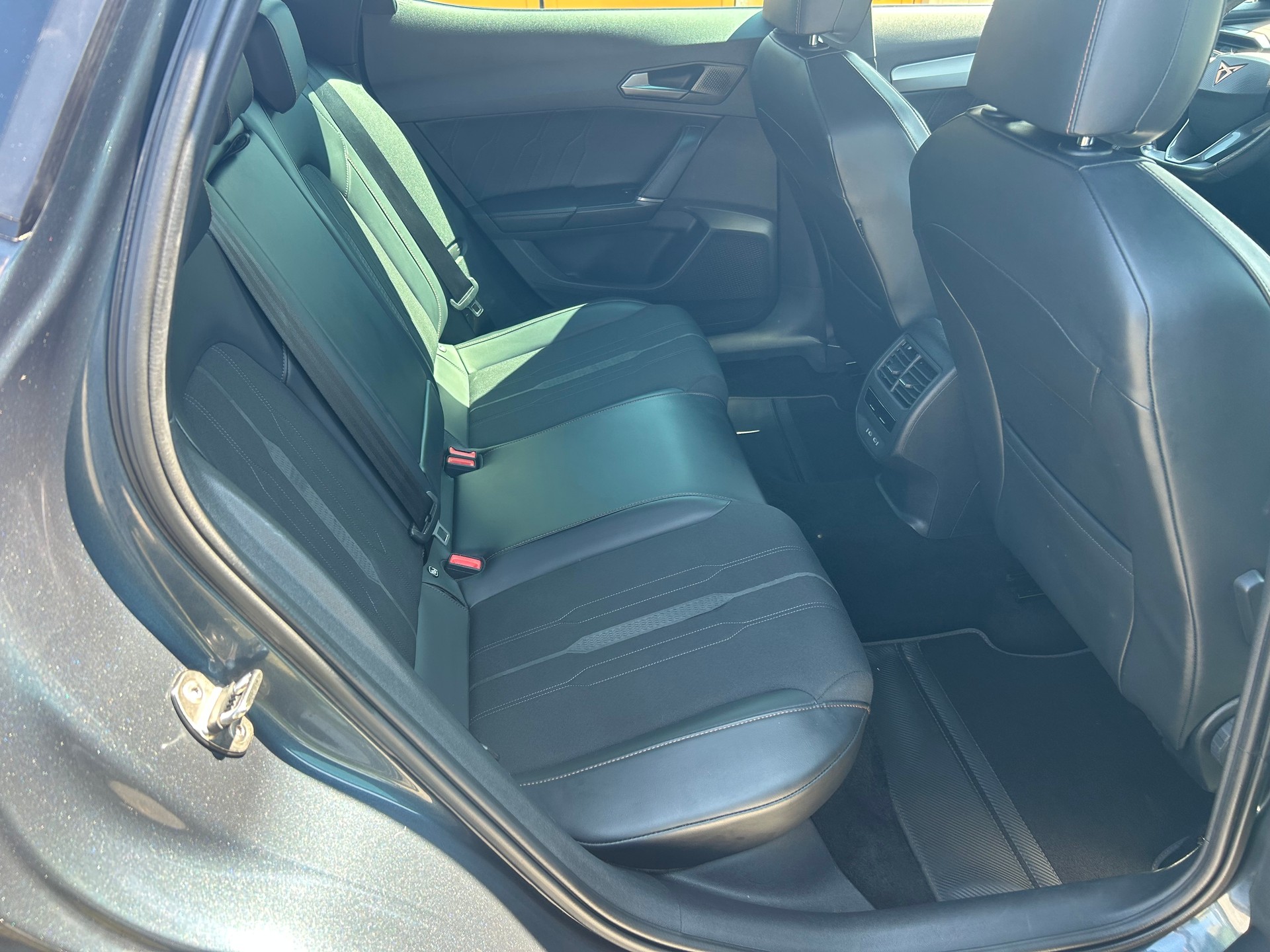CUPRA Formentor 1.5 TSI DSG-image-9