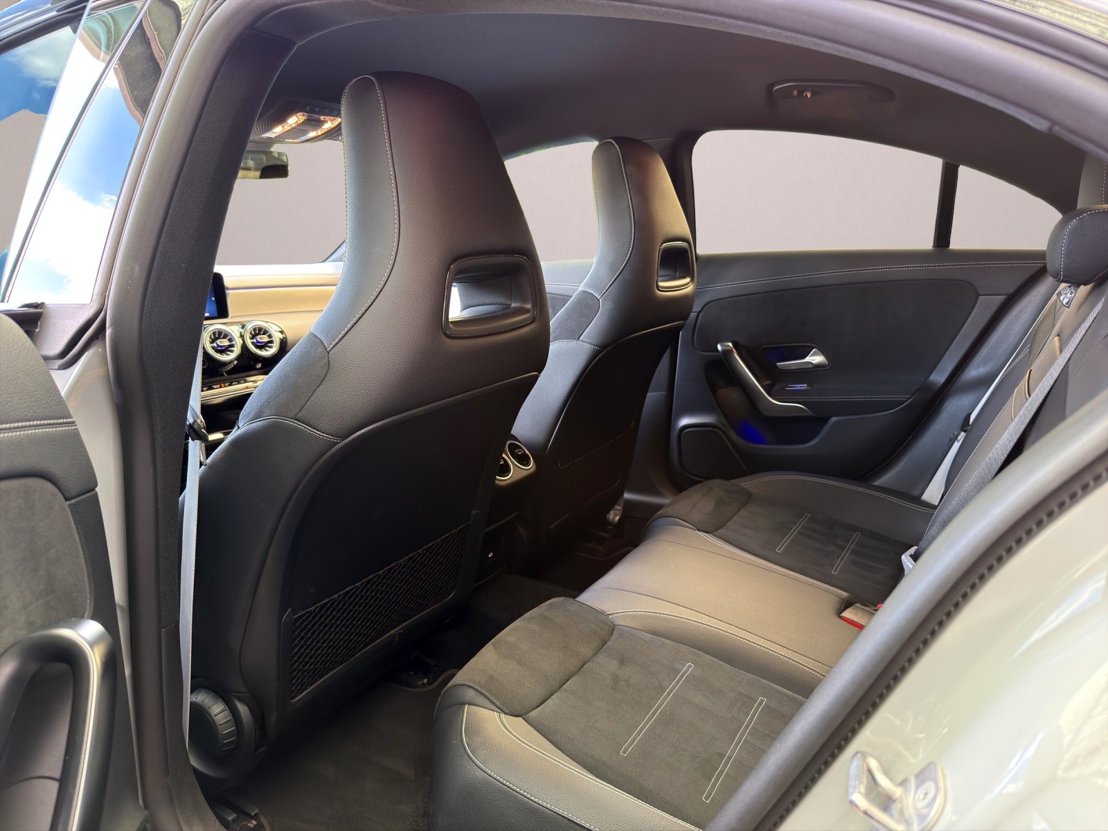 MERCEDES-BENZ CLA 200 7G-DCT-image-11