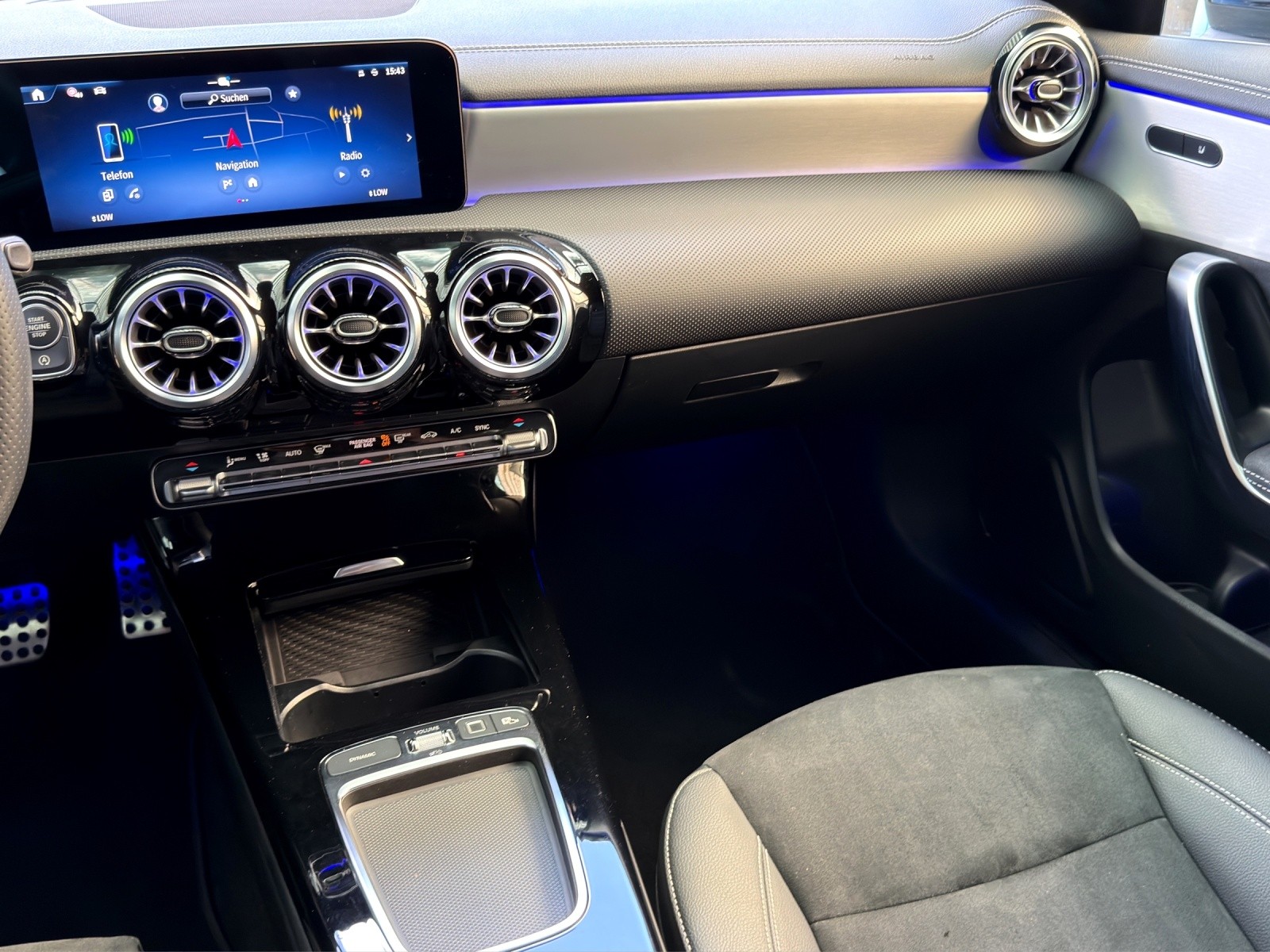 MERCEDES-BENZ CLA 200 7G-DCT-image-16
