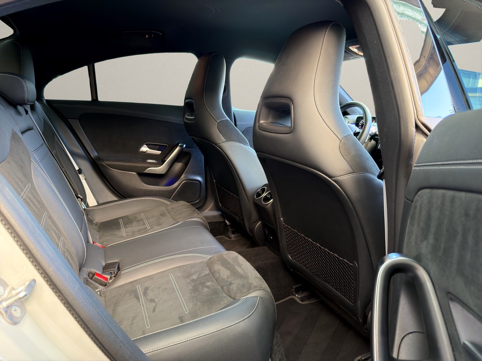 MERCEDES-BENZ CLA 200 7G-DCT-image-13