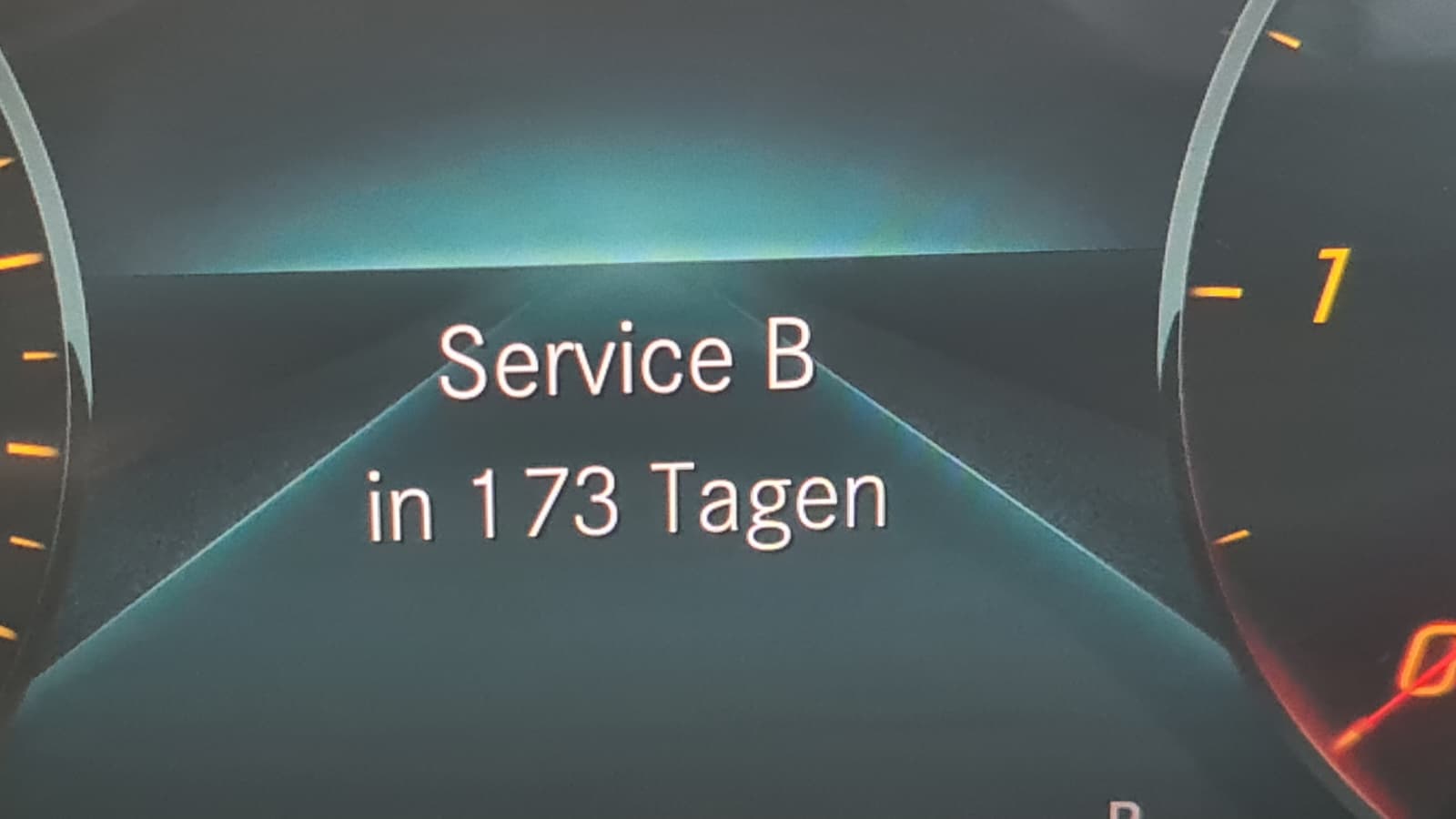 MERCEDES-BENZ GLB 220 d 4Matic AMG Line 8G-Tronic ** H.up Display ** Farhrerassistenz Paket ** RF-Kamera ** Leder-Alcantara ** Sportsitze **-image-13