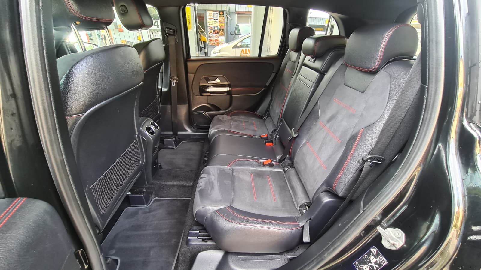 MERCEDES-BENZ GLB 220 d 4Matic AMG Line 8G-Tronic ** H.up Display ** Farhrerassistenz Paket ** RF-Kamera ** Leder-Alcantara ** Sportsitze **-image-19