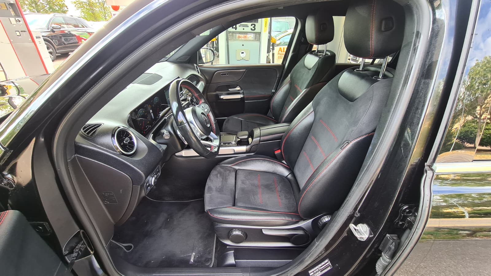 MERCEDES-BENZ GLB 220 d 4Matic AMG Line 8G-Tronic ** H.up Display ** Farhrerassistenz Paket ** RF-Kamera ** Leder-Alcantara ** Sportsitze **-image-18