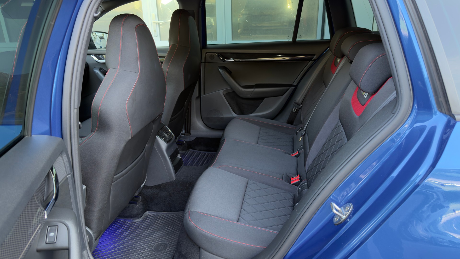SKODA Octavia CO 2.0 TSI 245 RS DSG-image-9