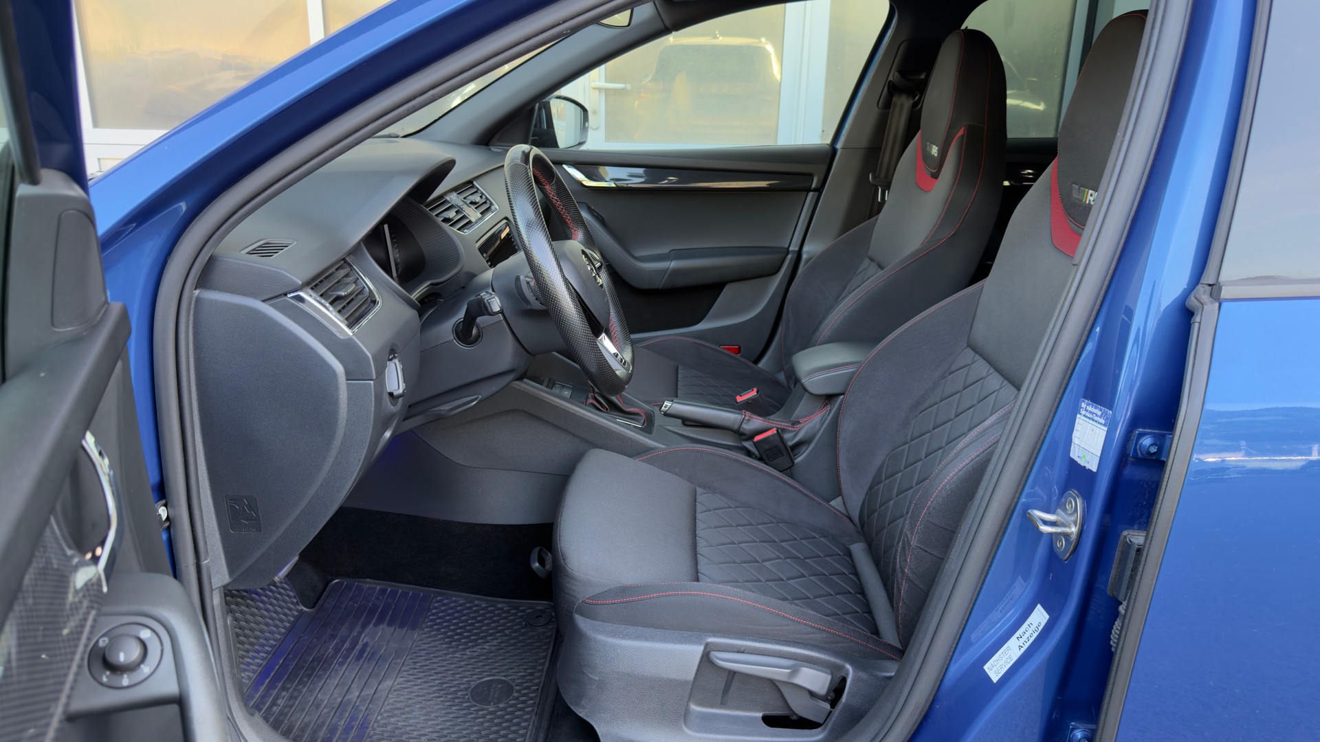 SKODA Octavia CO 2.0 TSI 245 RS DSG-image-8