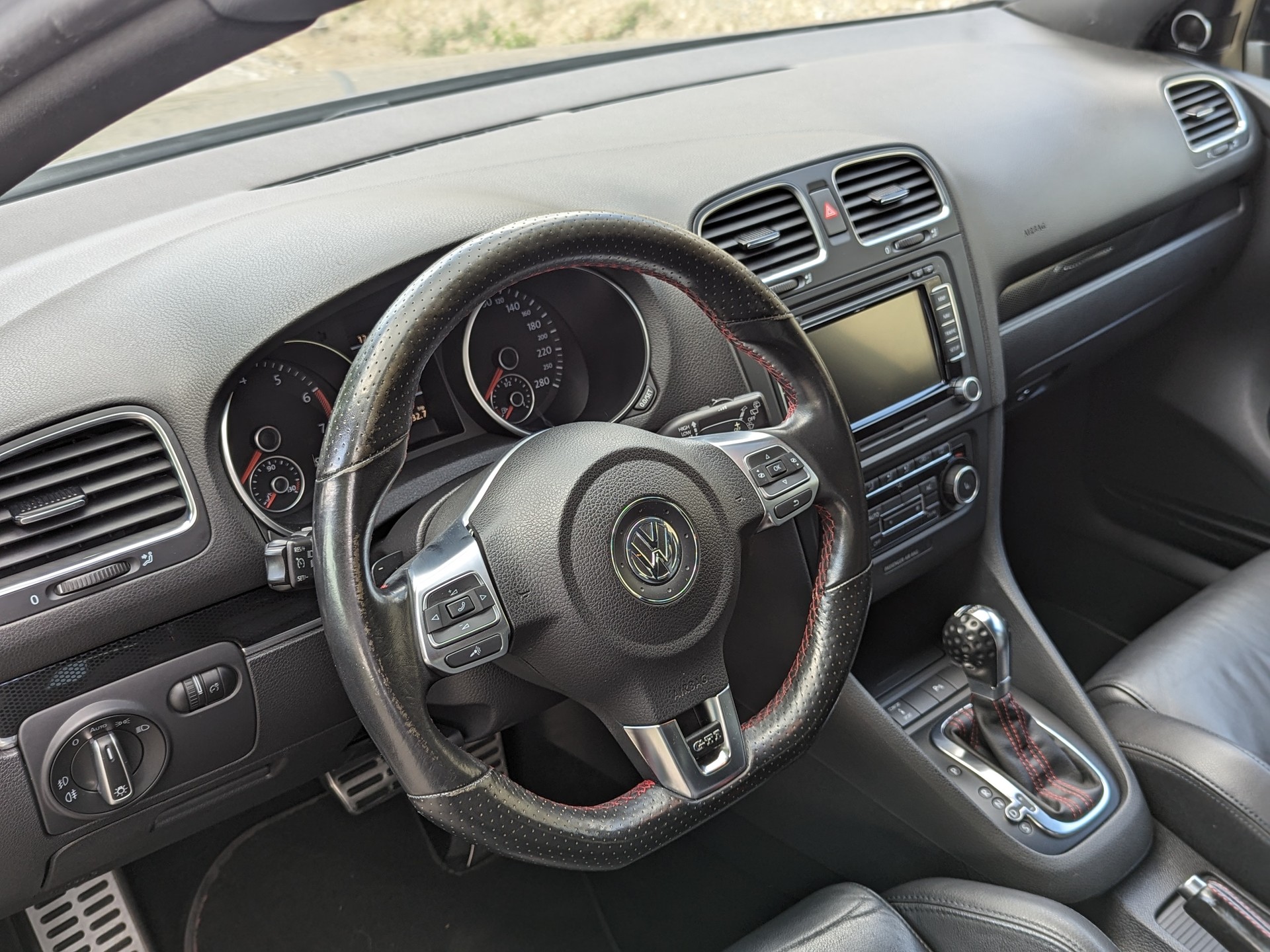 VW Golf 2.0 TSI GTI Edition 35 DSG-image-7
