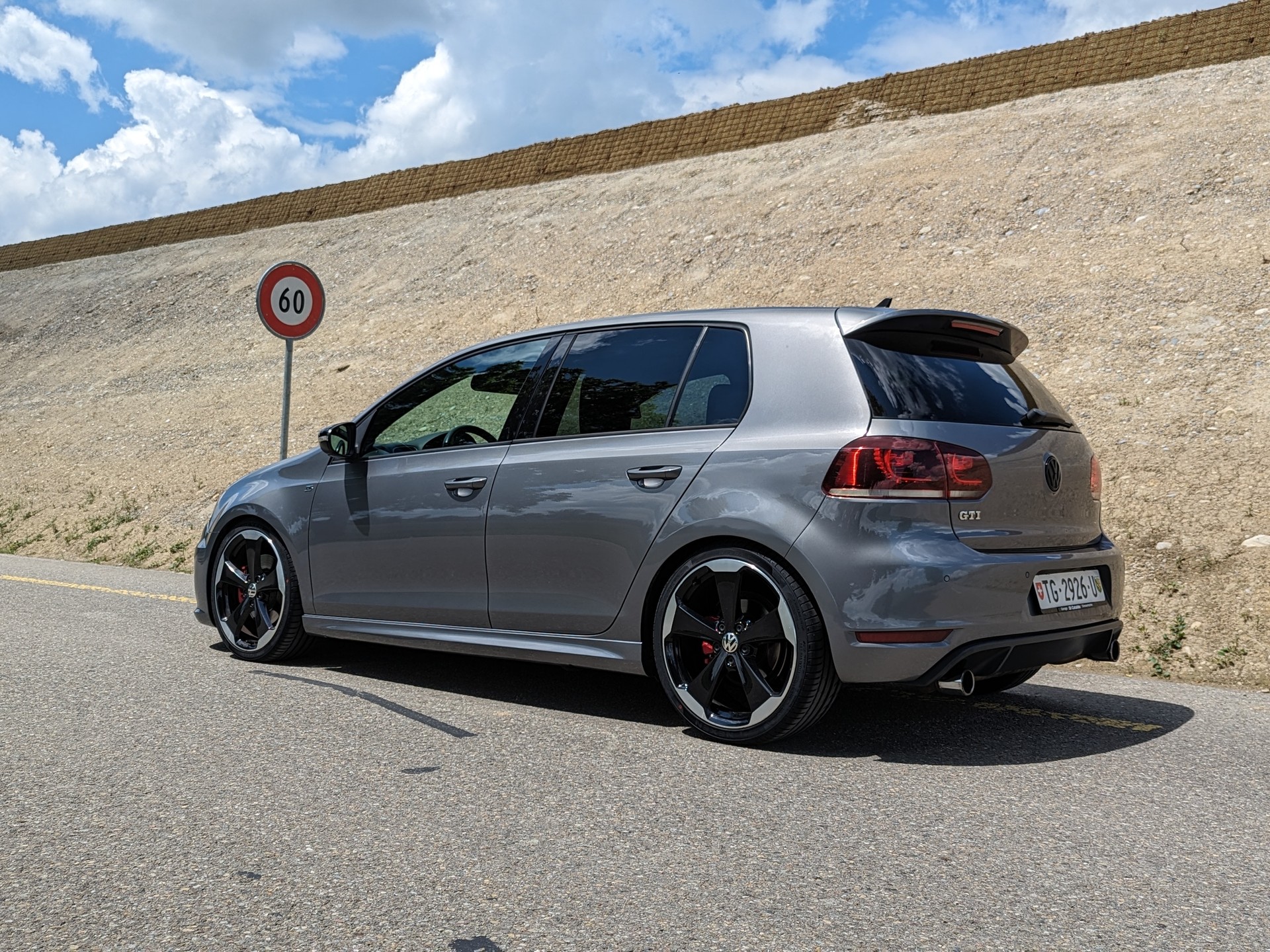 VW Golf 2.0 TSI GTI Edition 35 DSG-image-2