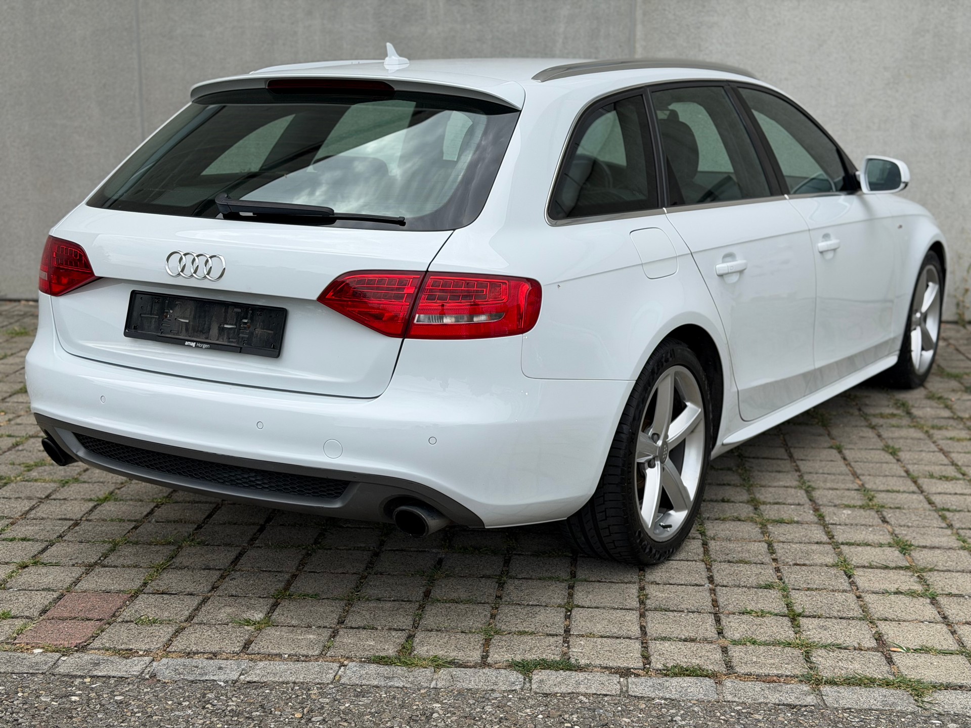 AUDI A4 Avant 2.0 TFSI quattro S-tronic-image-6