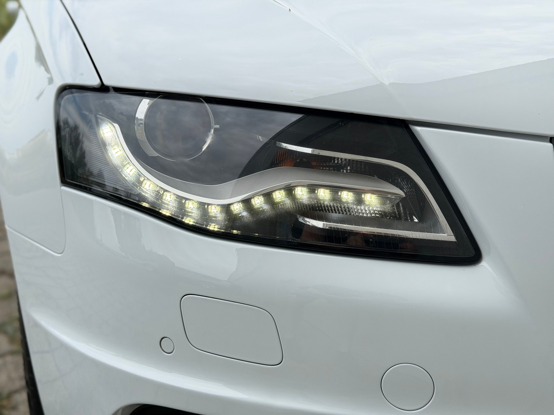 AUDI A4 Avant 2.0 TFSI quattro S-tronic-image-8